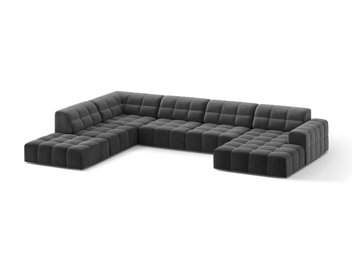 Ecksofa links Jennifer von Micadoni in leichtem Beige mit Bluvel-Stoff, schwarzen Kunststoffbeinen und breiter Sitzfläche.