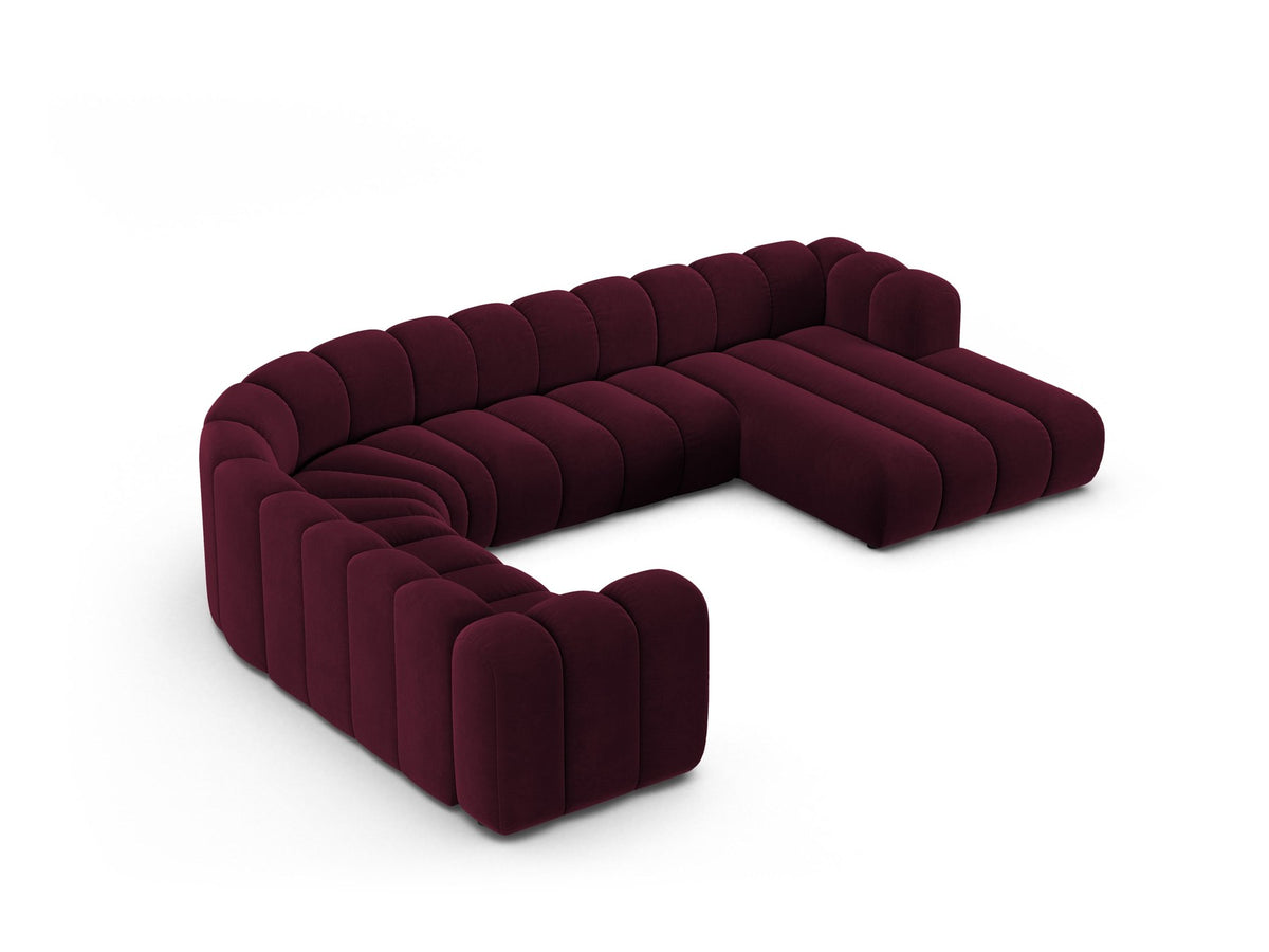 Foto eines modularen Ecksofas links in leichtem Beige aus Samtstoff Venus, mit schwarzen Kunststoffbeinen und breiter Sitzfläche.