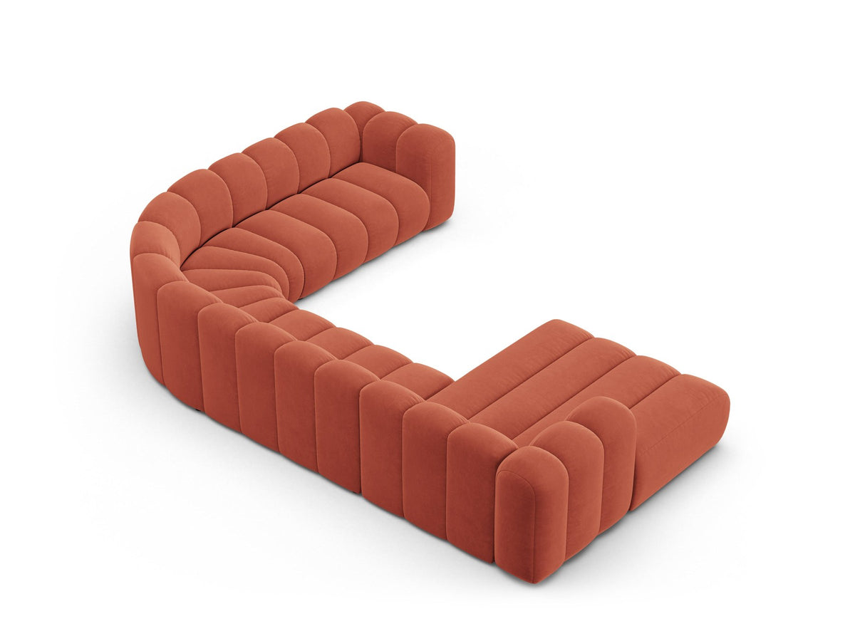 Ecksofa rechts Lupine Modulares Panoramasofa von Micadoni in leichtem Beige, Samtstoff Venus, schwarze Kunststoffbeine, Frontansicht.