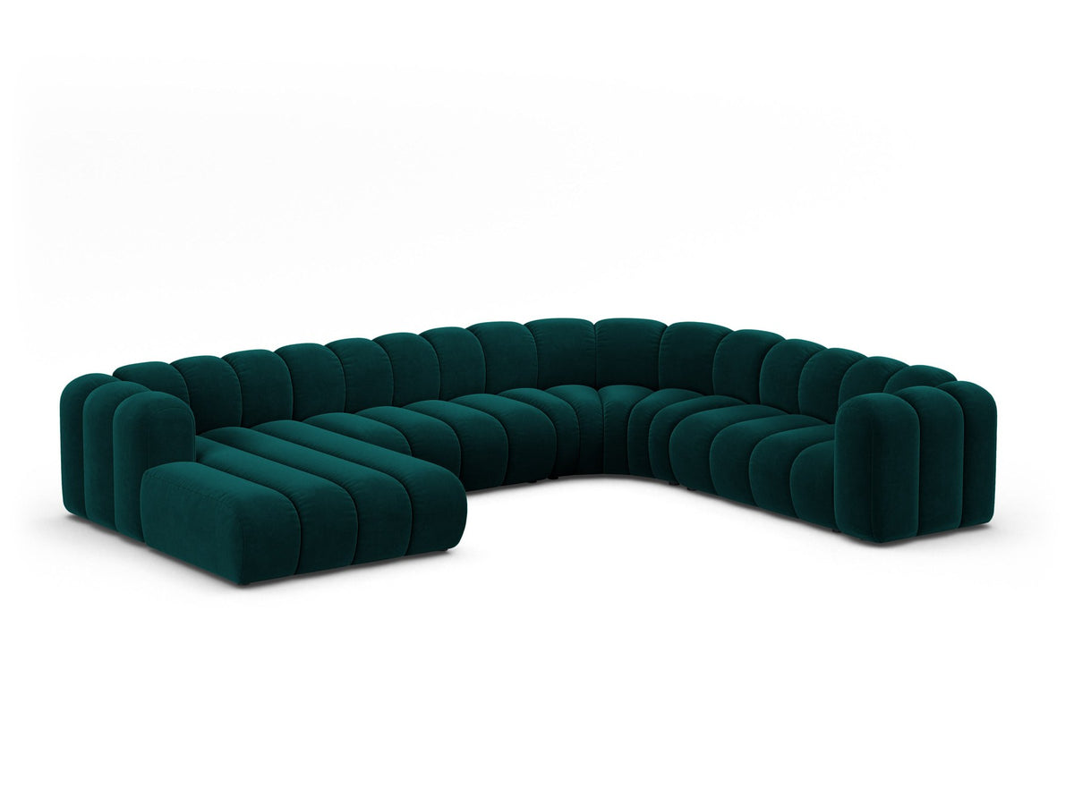 Ecksofa rechts Lupine Modulares Panoramasofa von Micadoni in leichtem Beige, Samtstoff Venus, schwarze Kunststoffbeine, Frontansicht.
