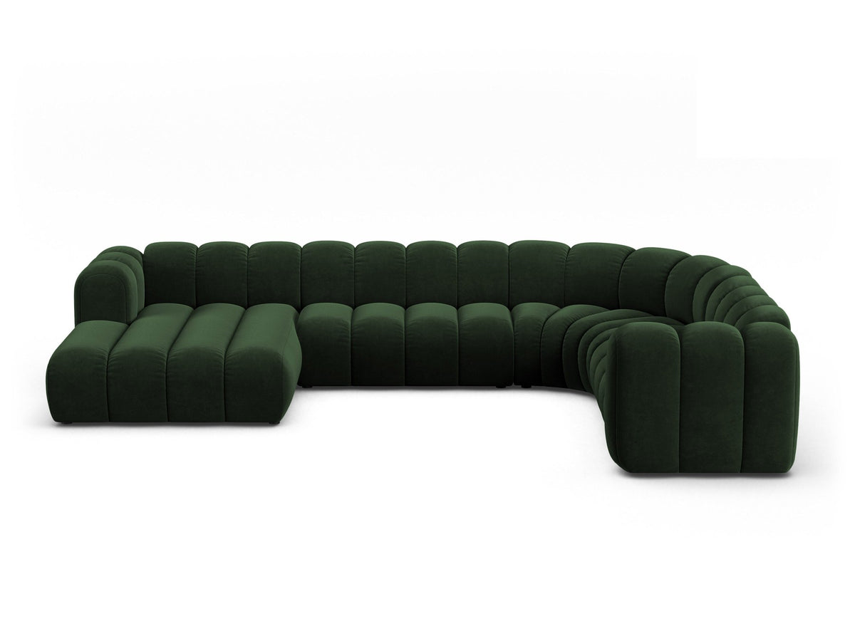 Ecksofa rechts Lupine Modulares Panoramasofa von Micadoni in leichtem Beige, Samtstoff Venus, schwarze Kunststoffbeine, Frontansicht.