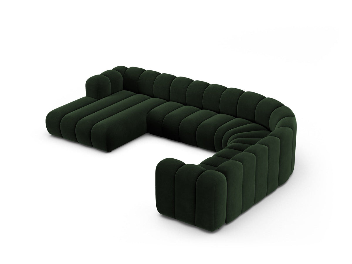 Ecksofa rechts Lupine Modulares Panoramasofa von Micadoni in leichtem Beige, Samtstoff Venus, schwarze Kunststoffbeine, Frontansicht.