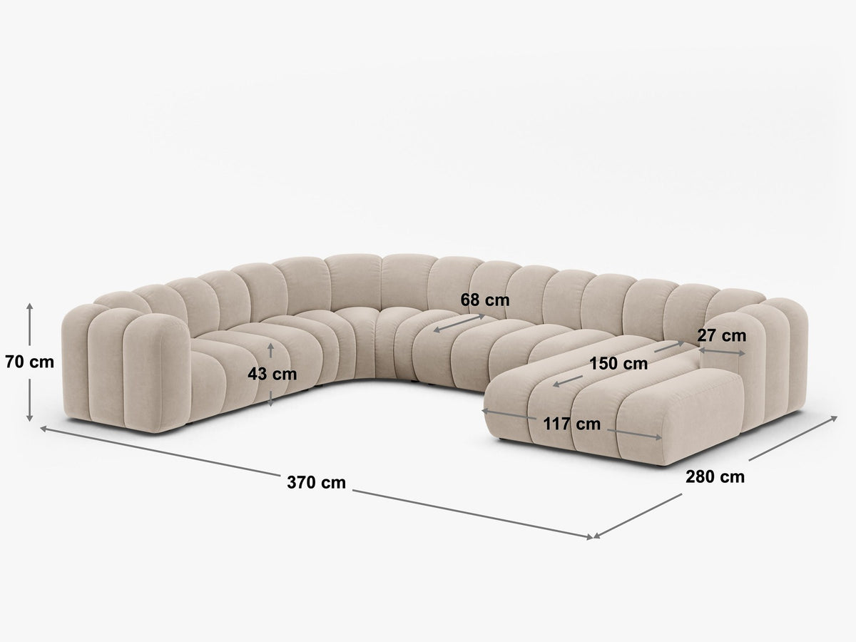Ecksofa rechts Lupine Modulares Panoramasofa von Micadoni in leichtem Beige, Samtstoff Venus, schwarze Kunststoffbeine, Frontansicht.
