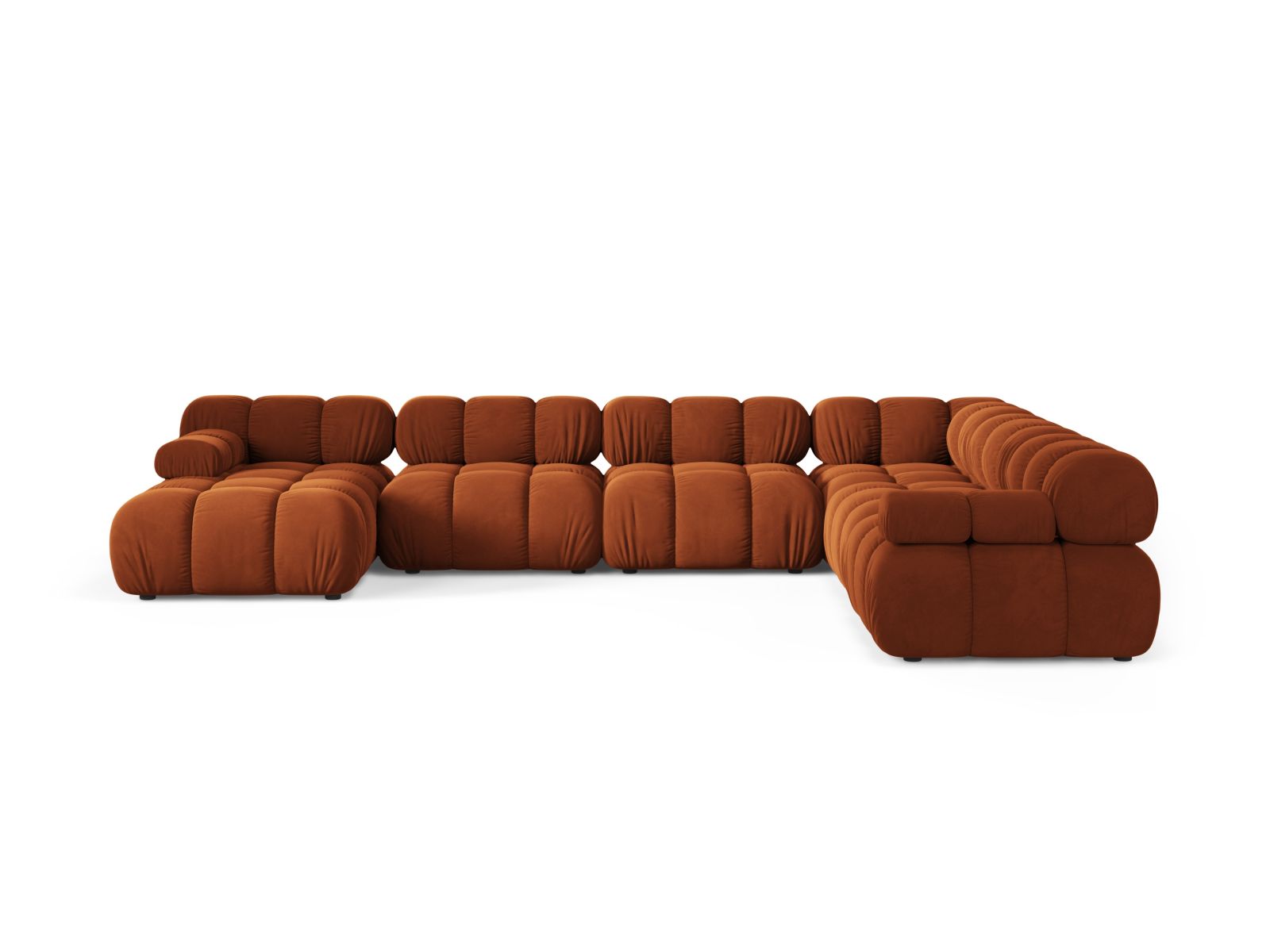 Elegantes 8-Sitzer Ecksofa Bellis in Terracotta-Bluvel, ideal für stilvolle Wohnräume, präsentiert in einer modernen Umgebung.