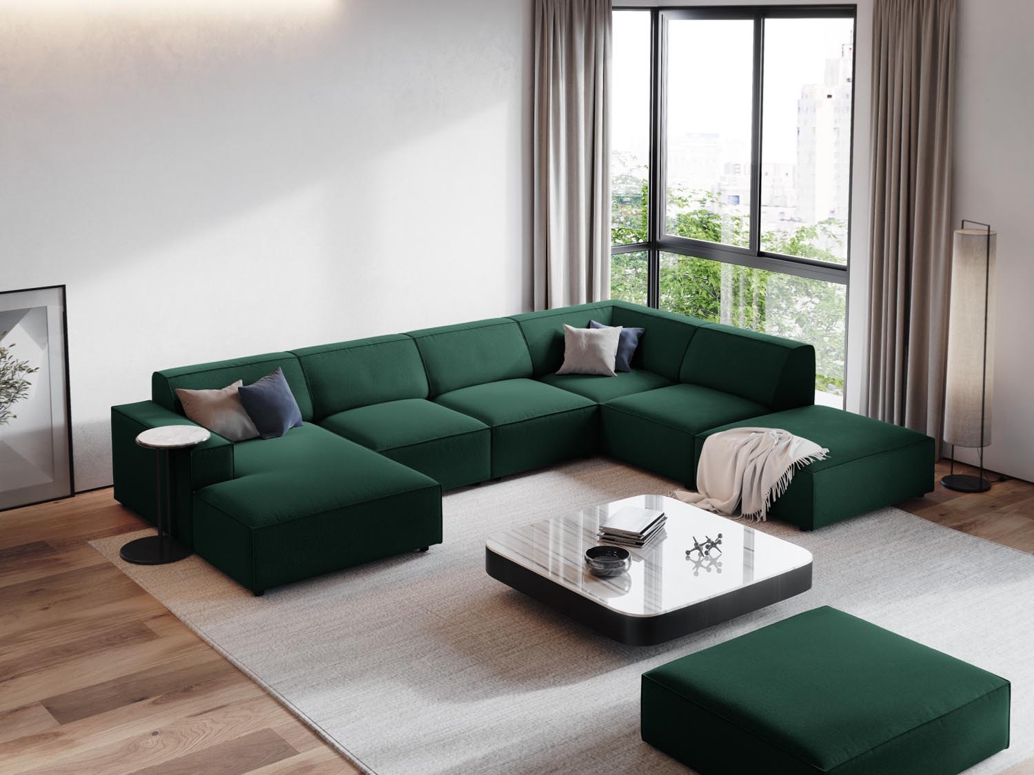 Elegantes, modulares Ecksofa in sanftem Grün, ideal für stilvolle Wohnräume. 7-Sitzer-Design von Micadoni, perfekt für gesellige Abende.