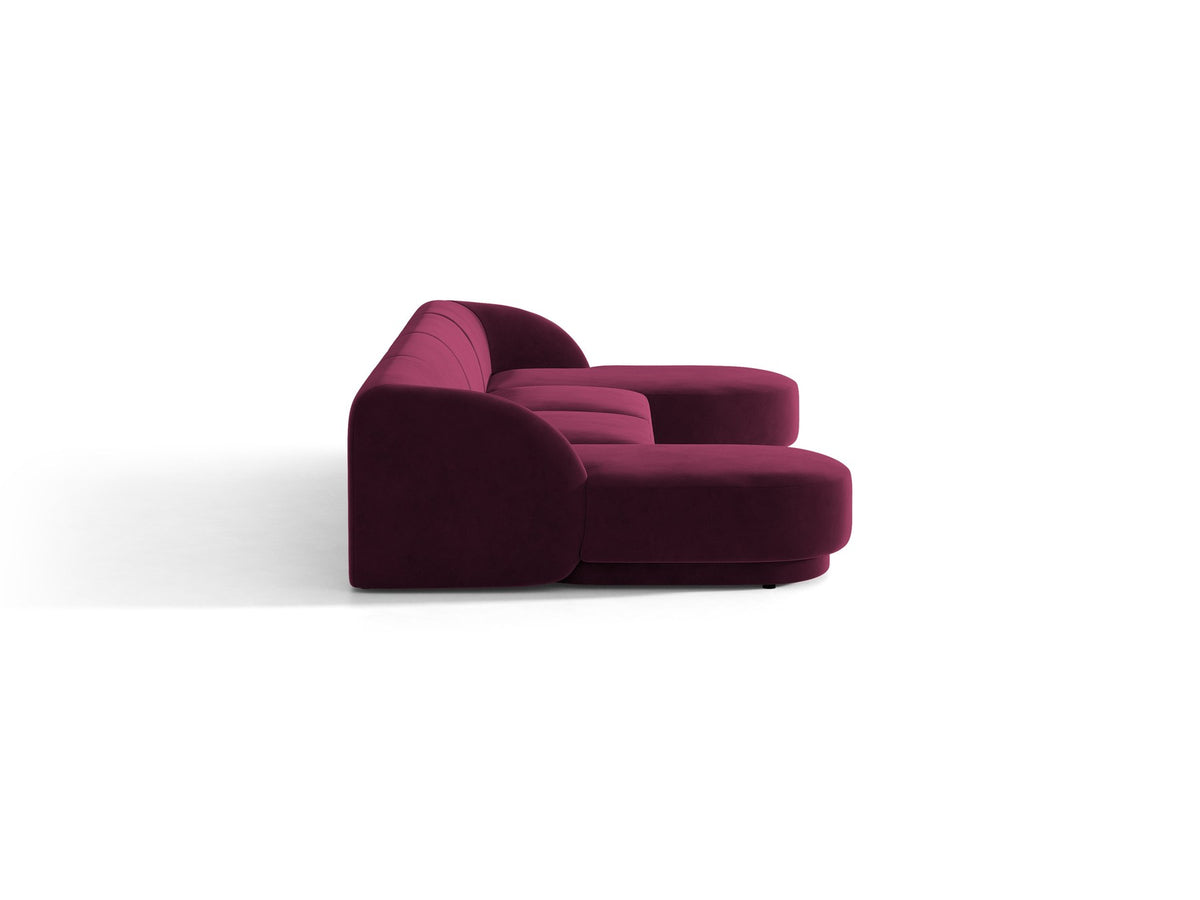 Dunkelbeiges Panorama-Ecksofa Miley von Micadoni mit Bluvel-Stoffbezug, L-Form, schwarzen Kunststoffbeinen und niedriger Rückenlehne.
