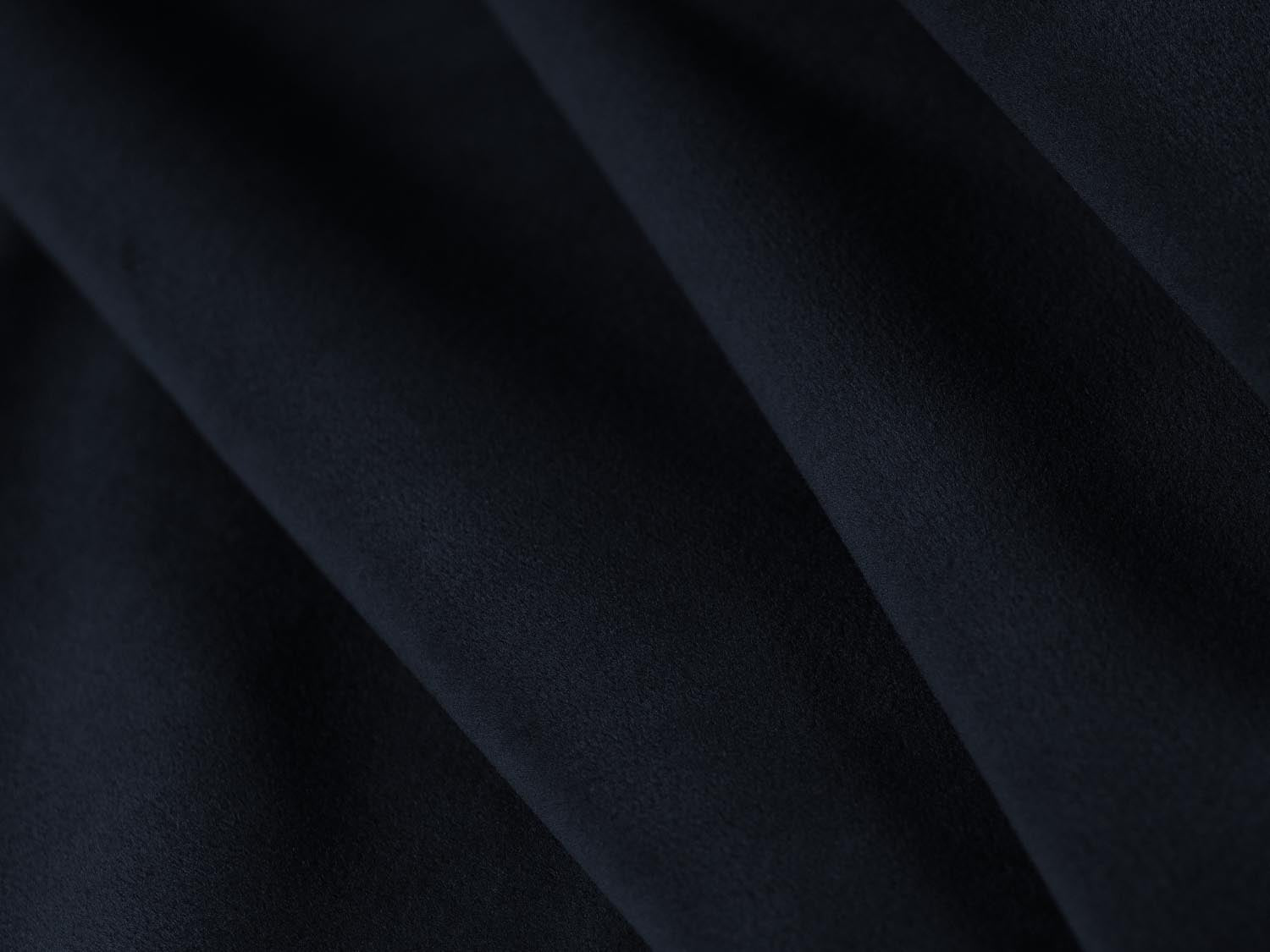 Erleben Sie das Mamaia Velour Panoramic Sofa für 6 Personen von Micadoni – ein elegantes, komfortables Möbelstück, das Ihr Wohnzimmer bereichert.