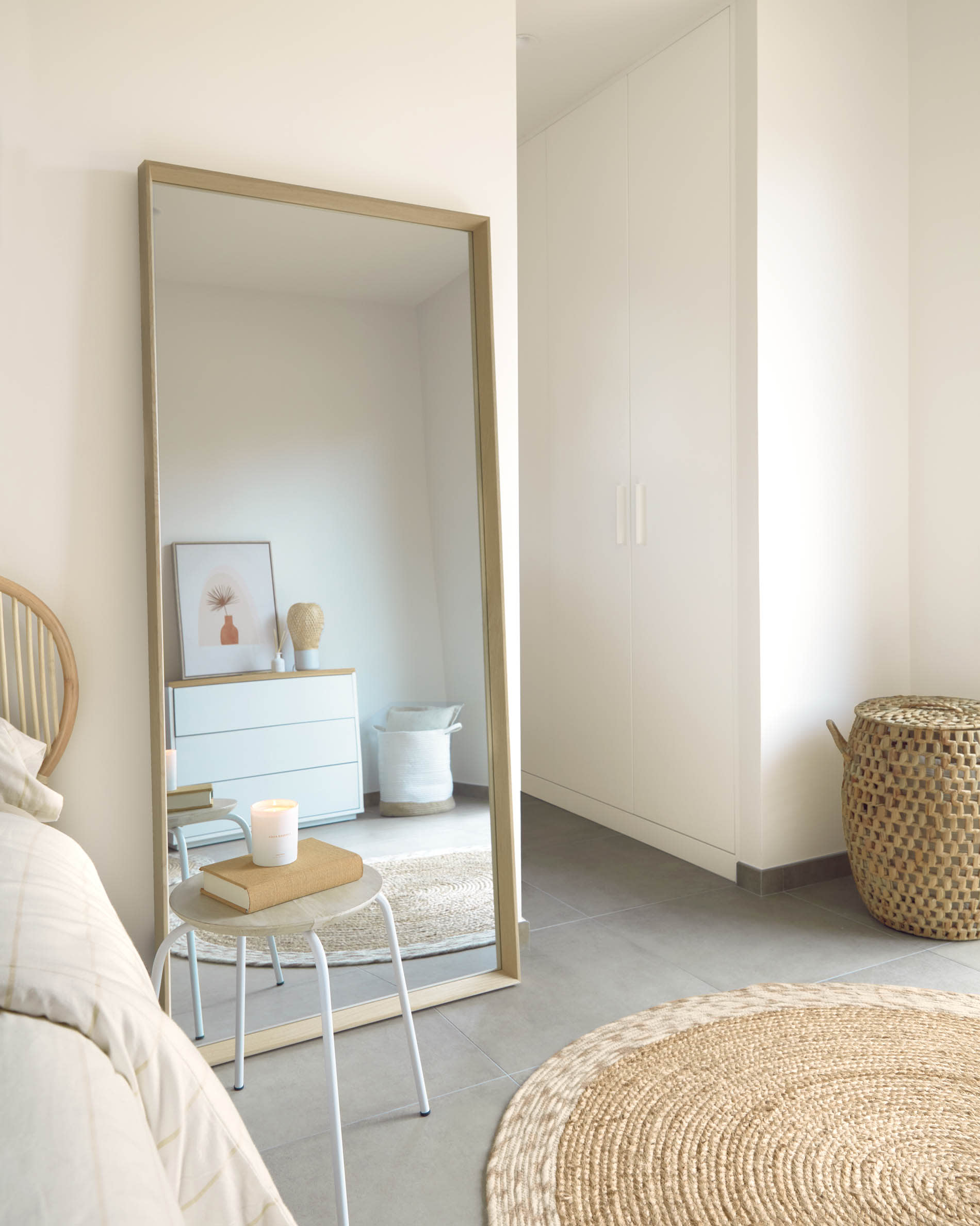 Entdecken Sie die Mistral Bettdecke von Kave Home: Hochwertige Mikrofaser, leicht und warm, ideal für 135/150 cm Betten. Perfekt für jeden Schlaf!