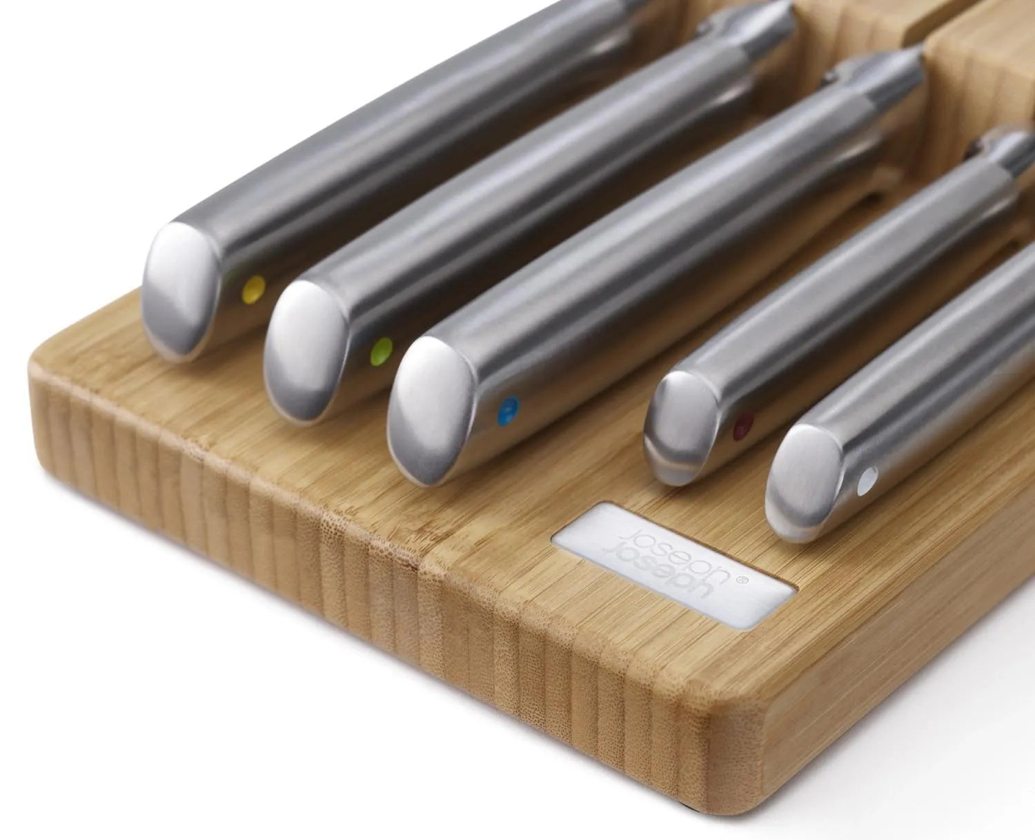 Stilvoller Bambusblock mit 5 hochwertigen Elevate Steel Messern von Joseph Joseph, ideal für moderne und praktische Küchen.