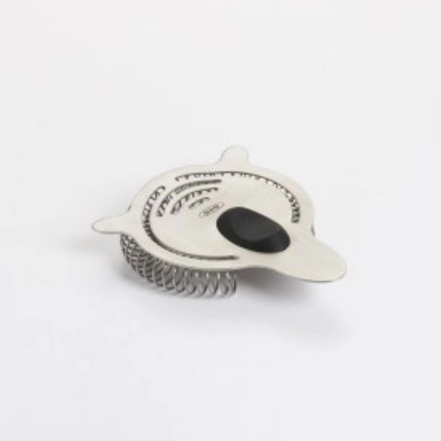 Das OXO Good Grips Steel Cocktail Sieb bietet präzises Abseihen für Cocktails, mit ergonomischem Design und hochwertigem Edelstahl.