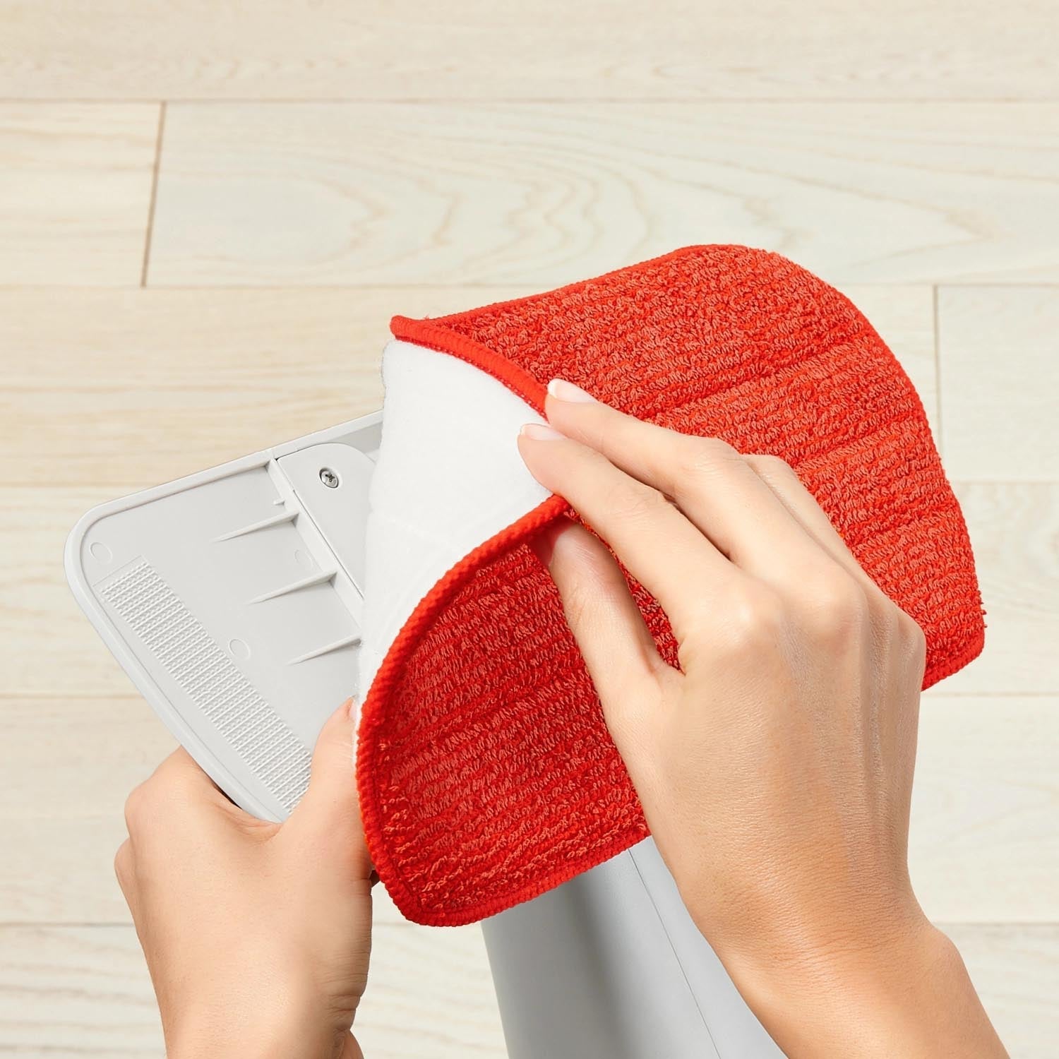 Hochwertiger Ersatzbezug für den OXO Good Grips Spray Wischmop, ideal für effektive und einfache Bodenreinigung.