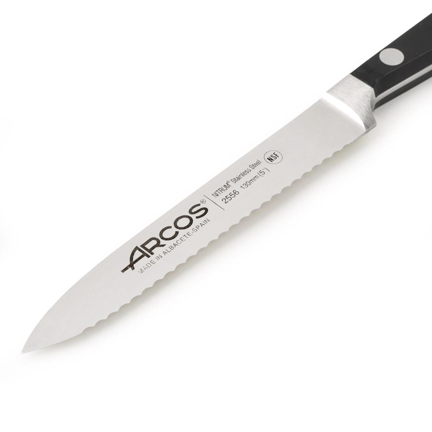 Das Arcos Clasica Allzweckmesser mit 13cm geschmiedeter Klinge bietet Präzision und Vielseitigkeit für Ihre Küchenaufgaben.