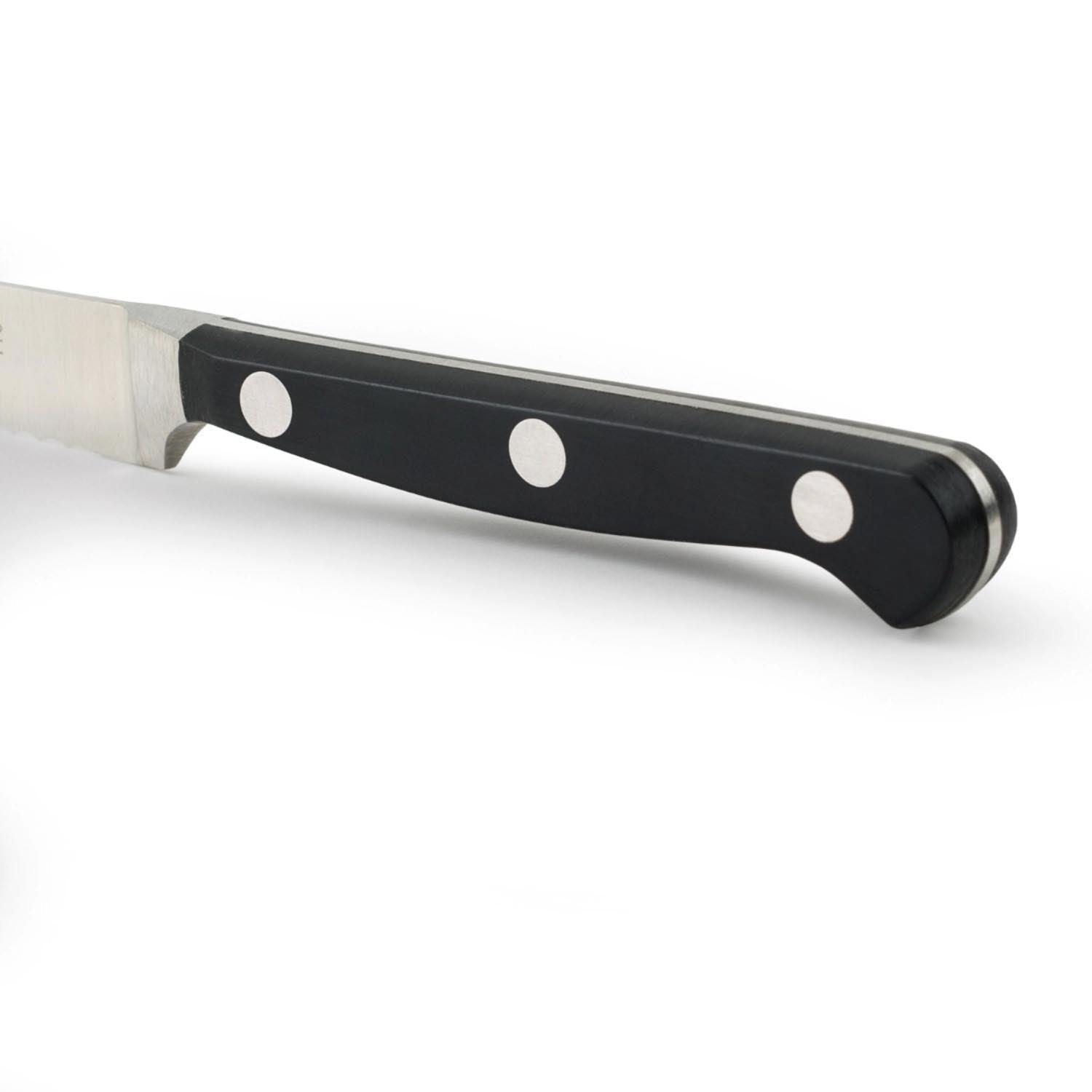 Das Arcos Clasica Allzweckmesser, 13cm geschmiedete Klinge, bietet Präzision und Vielseitigkeit für Ihre Küchenaufgaben.