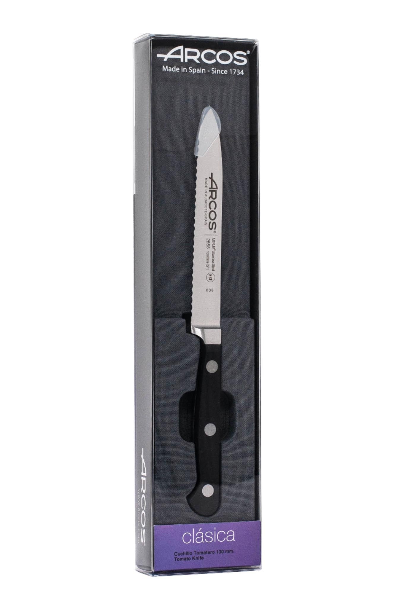 Das Arcos Clasica Allzweckmesser mit 13cm geschmiedeter Klinge ist ideal für präzises und vielseitiges Arbeiten in der Küche.