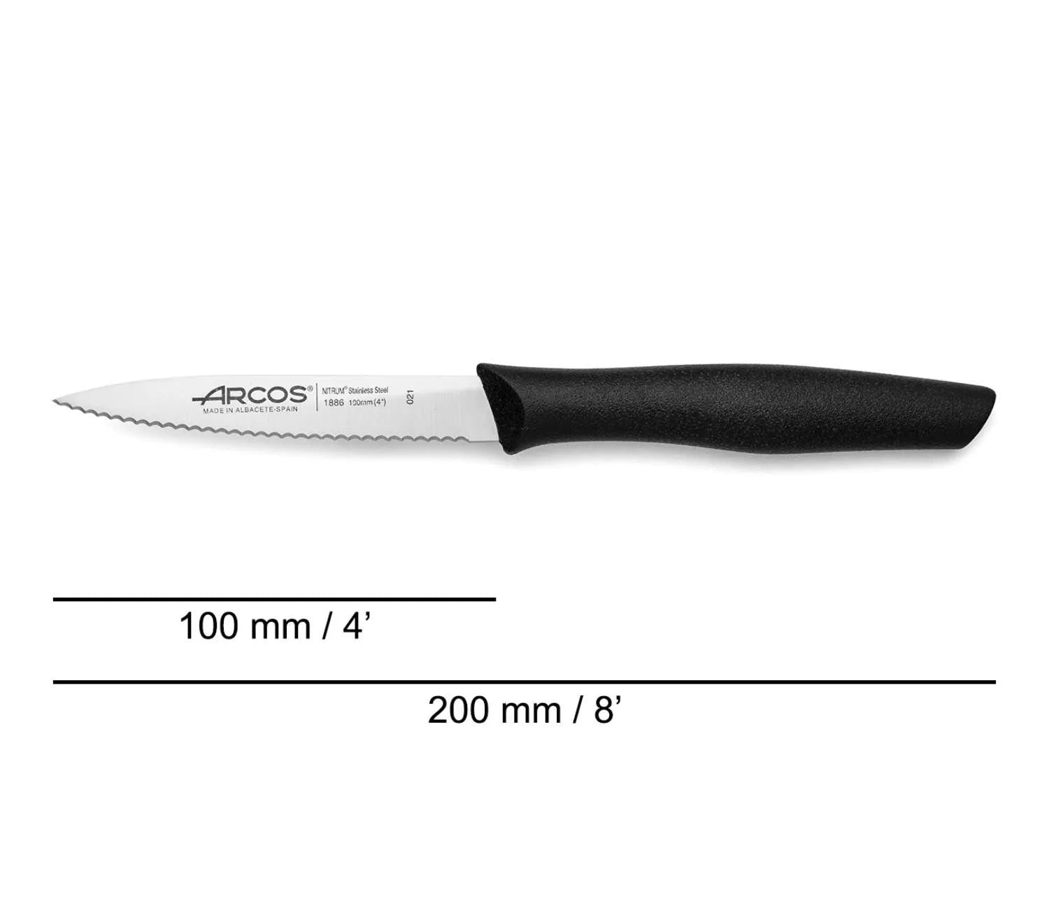 Das Nova Rüstmesser von Arcos mit 10cm Wellenschliffklinge und schwarzem Griff ist ideal für präzises Schneiden in der Küche.