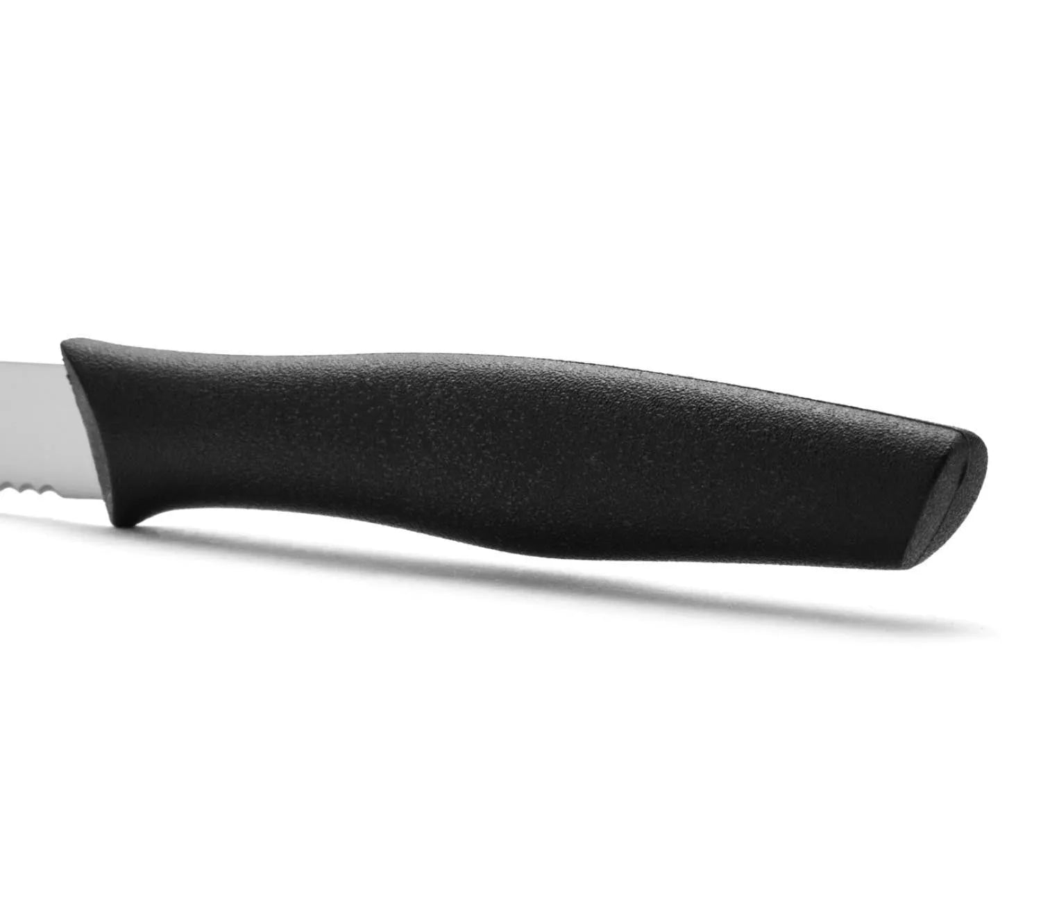 Das Nova Rüstmesser von Arcos mit 10cm Wellenschliffklinge und schwarzem Griff ist ideal für präzises und komfortables Arbeiten.