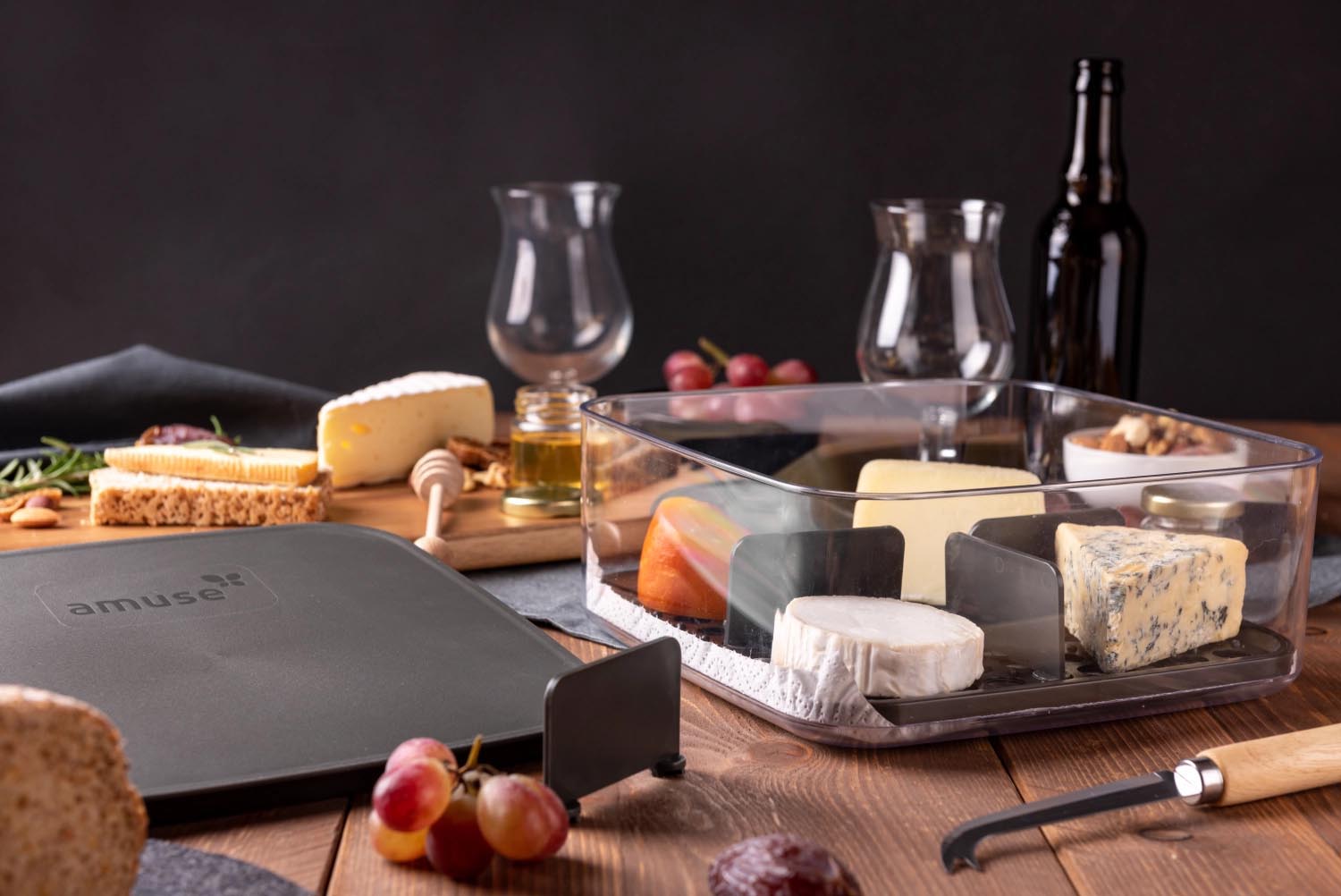 Stilvolles graues Käsebrett von Amuse, perfekt für Spezialkäse, Masse: 241x241x96mm, ideal für elegante Präsentationen.