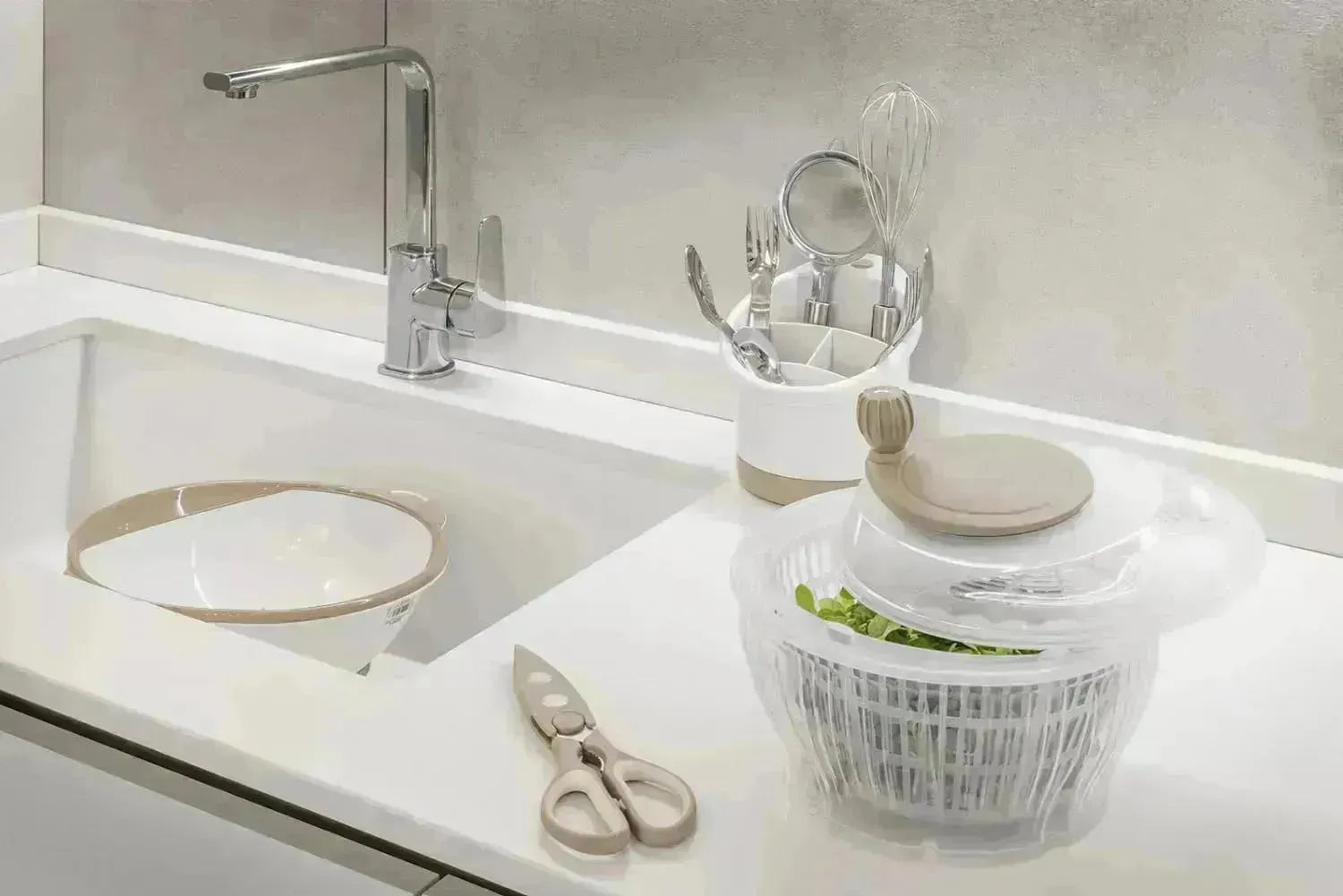 Der 23 cm Daily Home Käsehobel von Abert bietet präzises Käsehobeln mit ergonomischem Design und langlebiger Qualität.