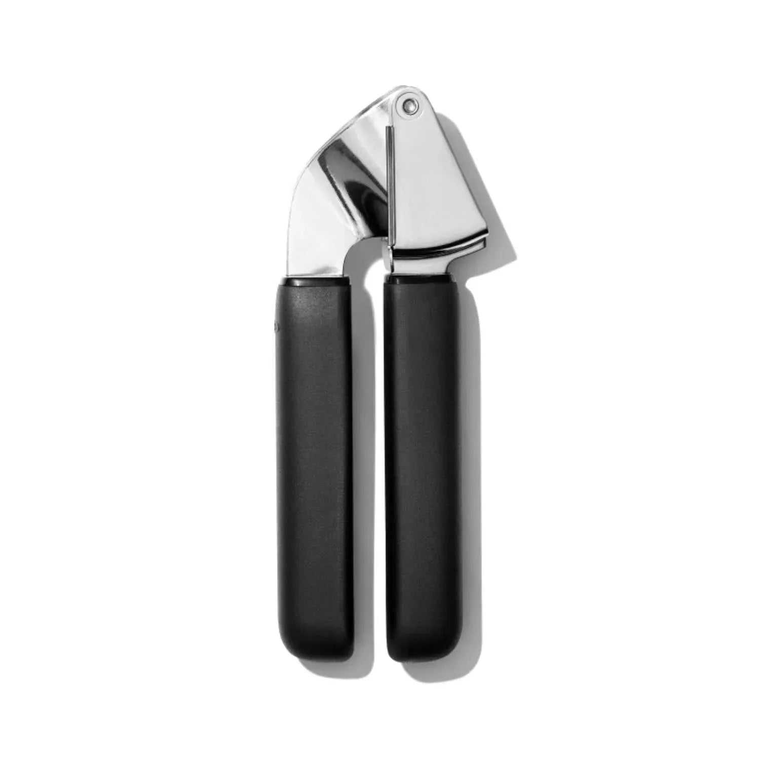 Good Grips Knoblauchpresse in Schwarz präsentiert im Onlineshop von KAQTU Design AG. Küchenhelfer ist von OXO