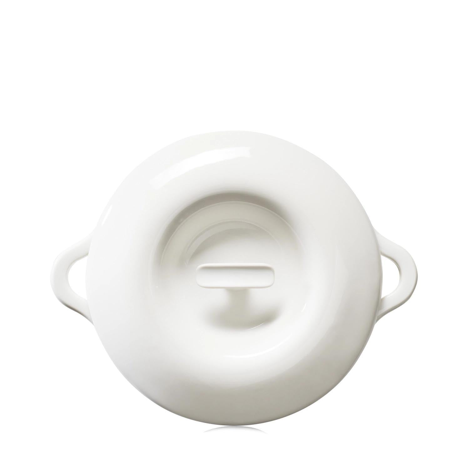 Elegante Ofenkasserolle D26cm in Alabasterweiss von Revol, ideal für stilvolles Kochen und Servieren, inklusive passendem Deckel.