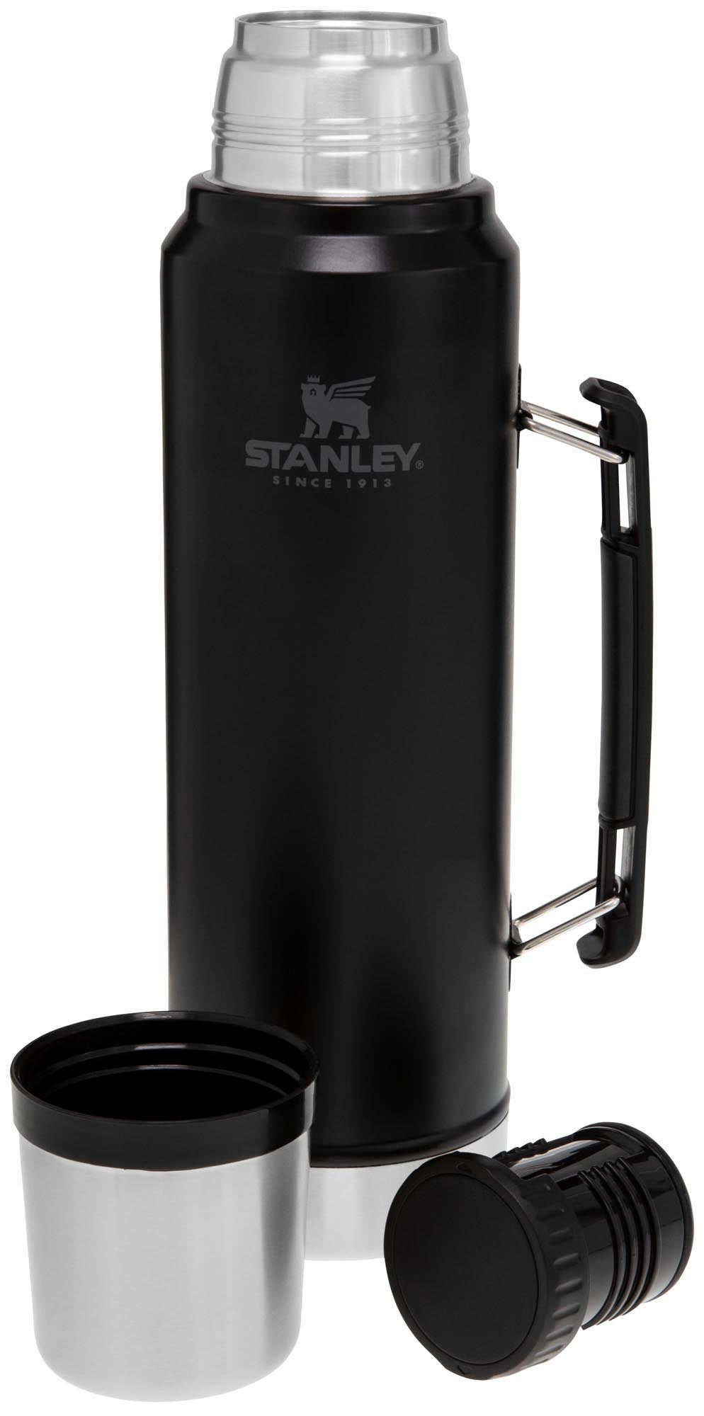 Die Stanley Legendary Classic 1.0l Flasche in mattem Schwarz bietet langlebige Qualität und hält Getränke heiß oder kalt.