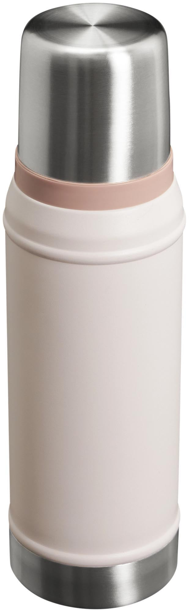 Die Stanley Legendary Classic Flasche 0.75l in Rose Quartz ist robust, stilvoll und hält Getränke lange heiß oder kalt.