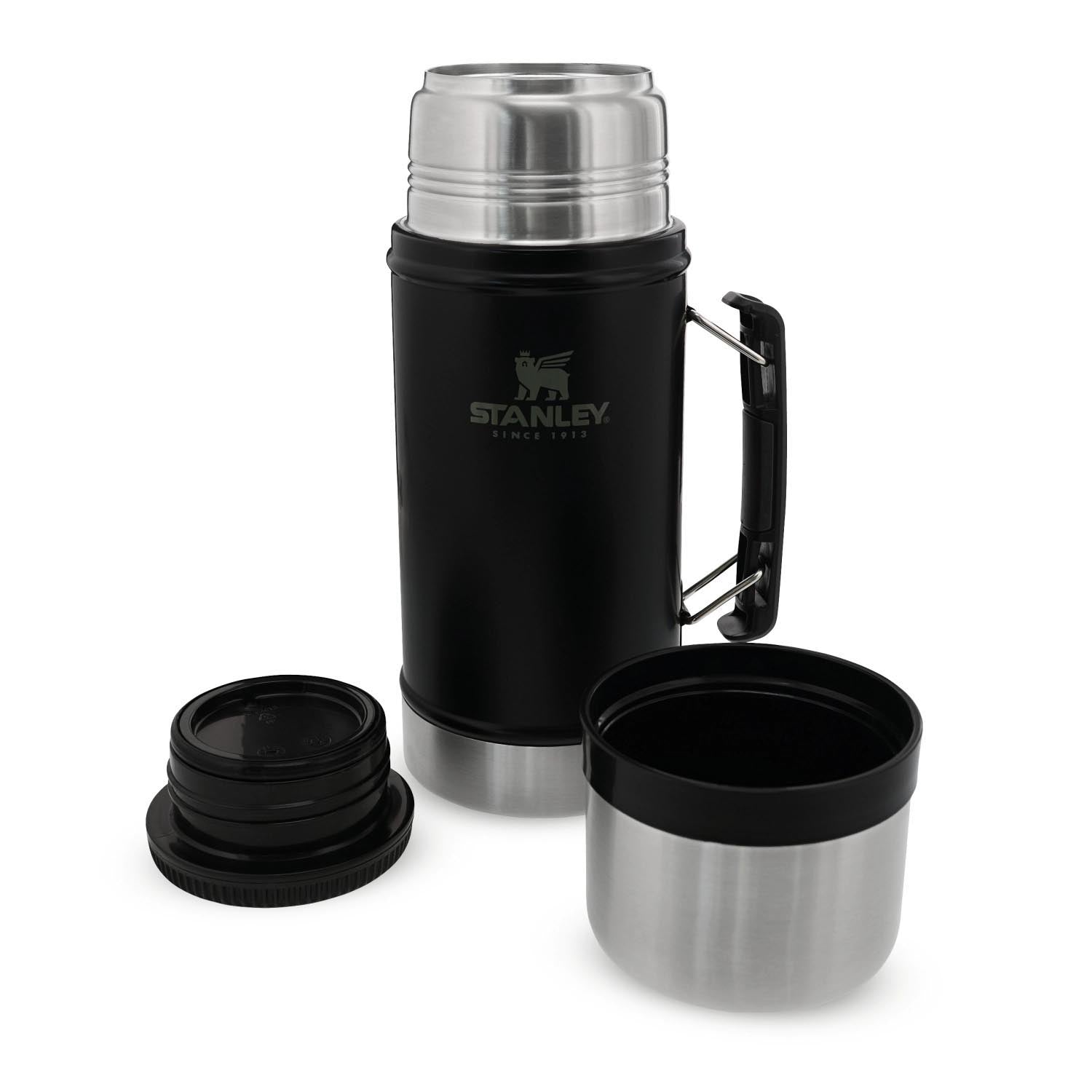 Der Stanley Legendary Food Jar 0.94l in mattem Schwarz ist ein robuster, isolierter Behälter für Speisen, ideal für unterwegs.