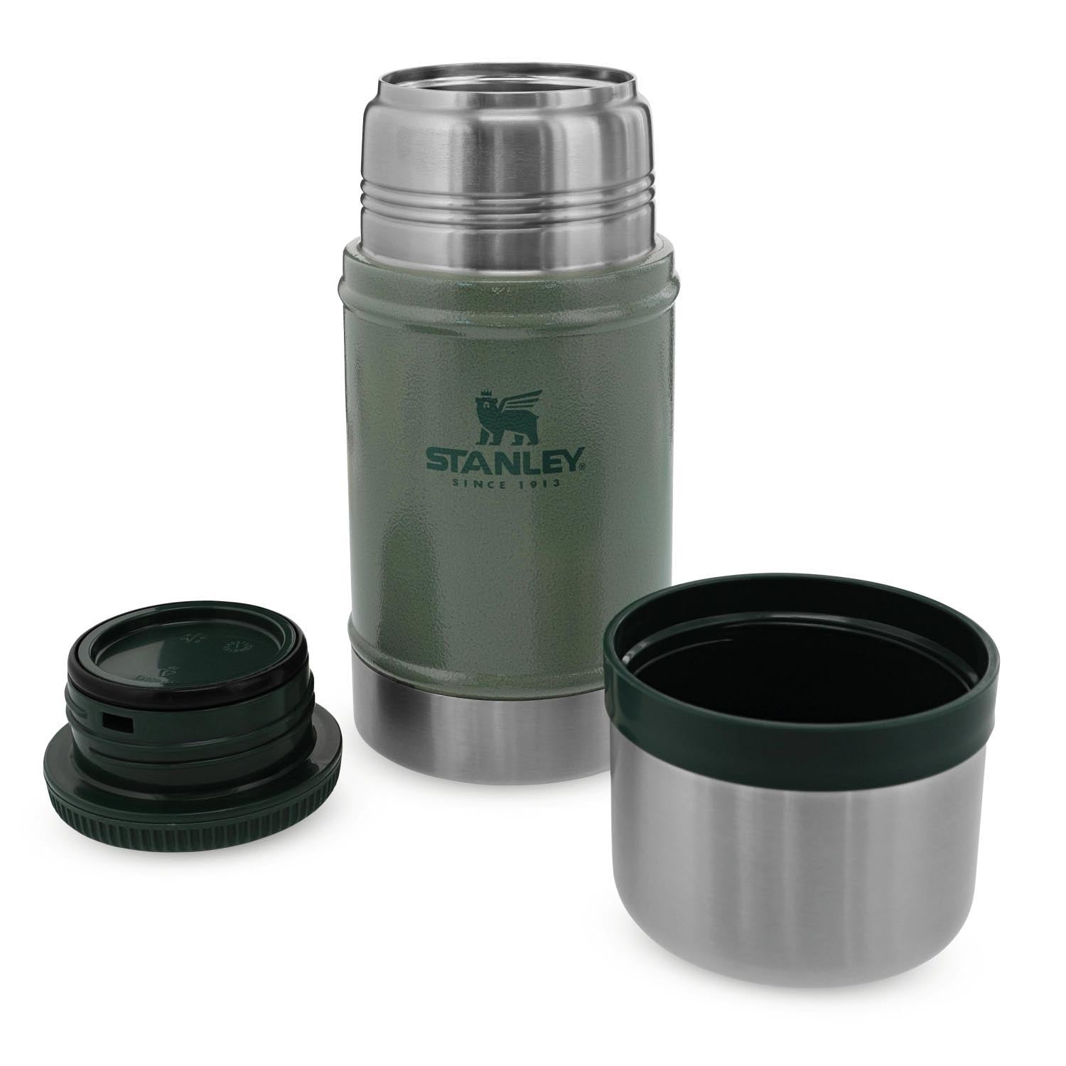 Der Stanley Legendary Food Jar 0.7l in Hammertone Green hält Speisen lange warm oder kalt, ideal für Outdoor-Abenteuer und unterwegs.