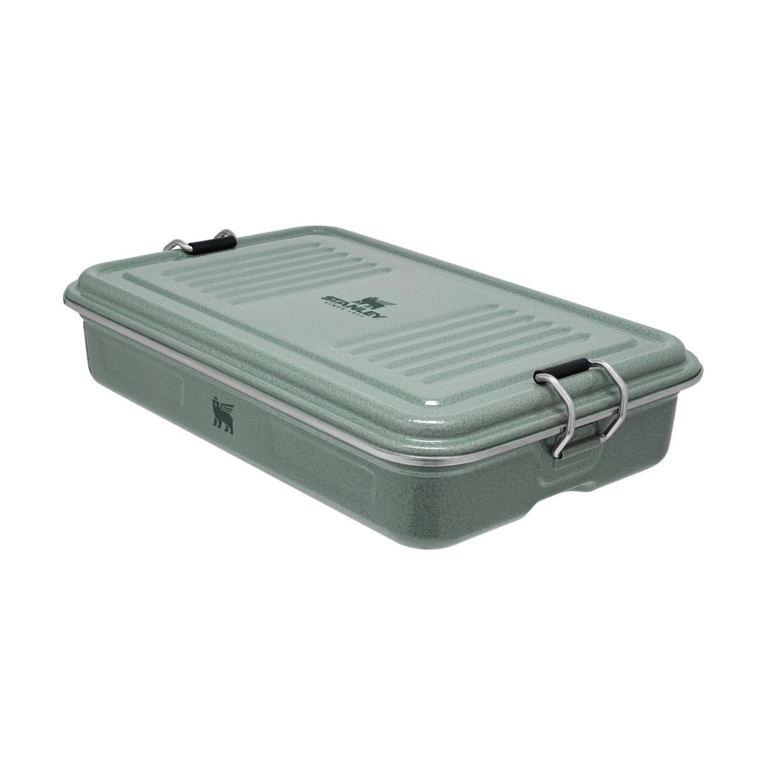 Legendary Useful Box hamertone green in Grün präsentiert im Onlineshop von KAQTU Design AG. Aufbewahrungsbehälter ist von Stanley