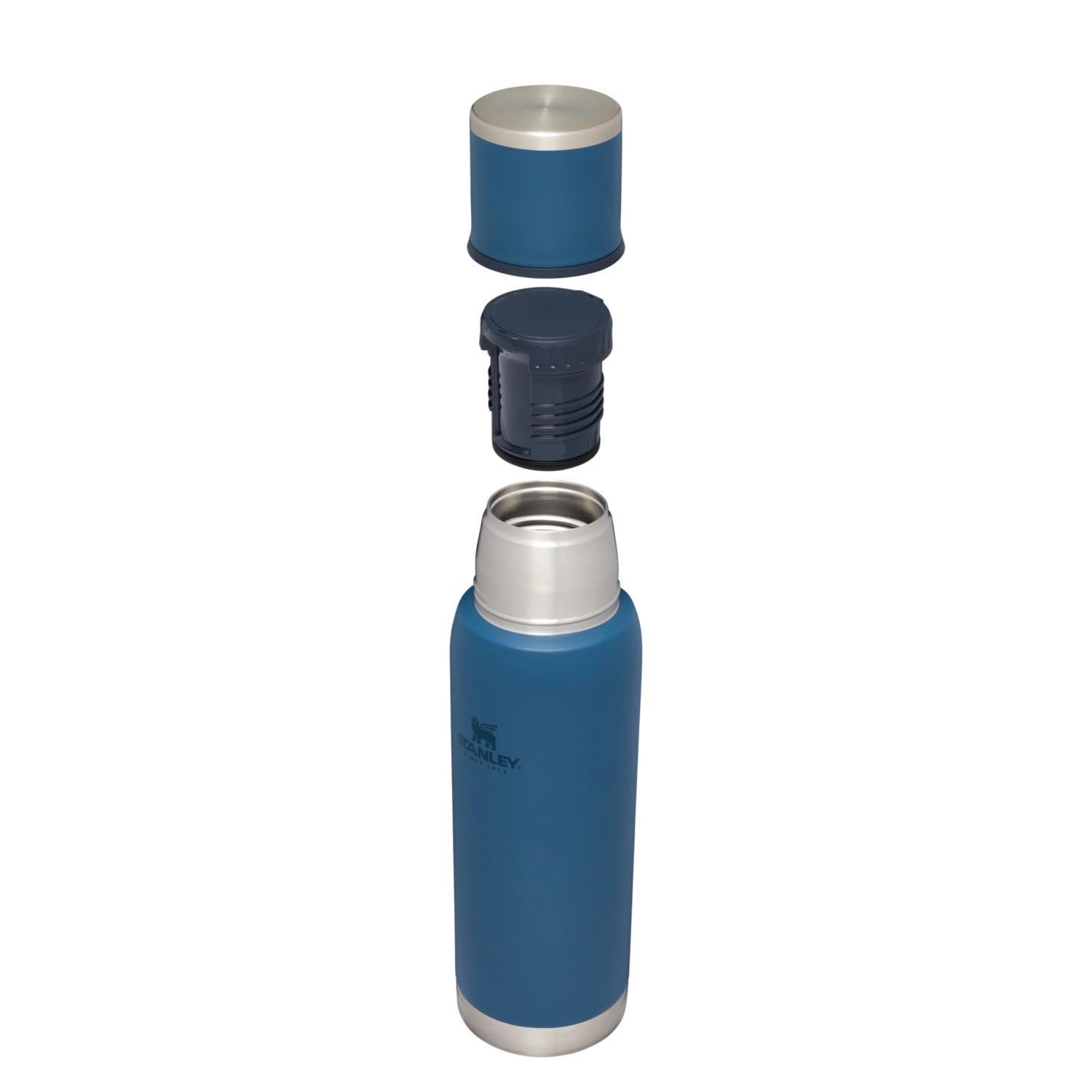Die Stanley Adventure To-Go Flasche 0.75l abyss ist langlebig, auslaufsicher und ideal für Outdoor-Abenteuer und den täglichen Gebrauch.
