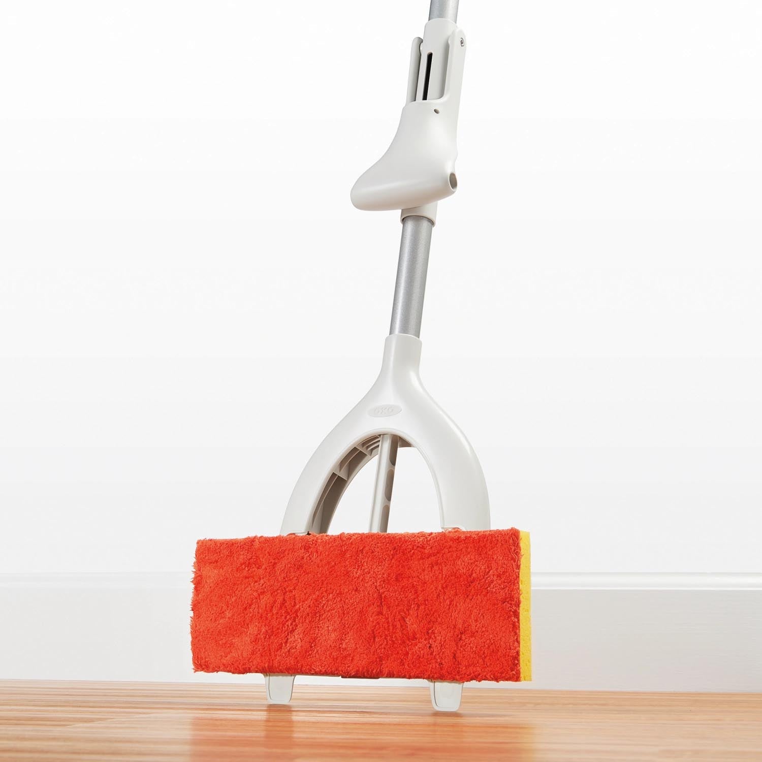 Der OXO Good Grips Butterfly Wischer bietet Komfort, Langlebigkeit und effiziente Reinigung dank ergonomischem Design und hochwertiger Verarbeitung.