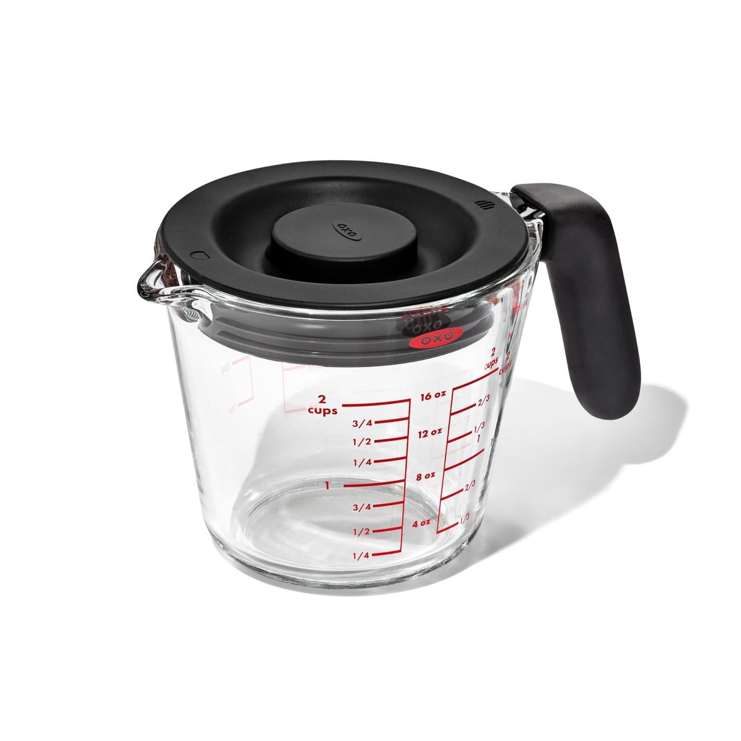 Good Grips Messbecher 500ml Glas mit Silikondeckel in Transparent präsentiert im Onlineshop von KAQTU Design AG. Küchenhelfer ist von OXO