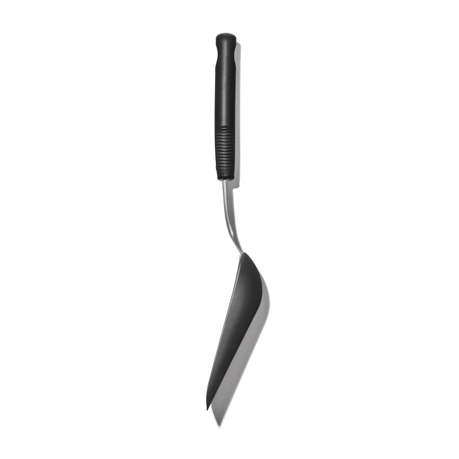 Praktischer OXO Good Grips Schöpflöffel mit rutschfestem Griff, perfekt für Suppen und Saucen, robust und ergonomisch gestaltet.