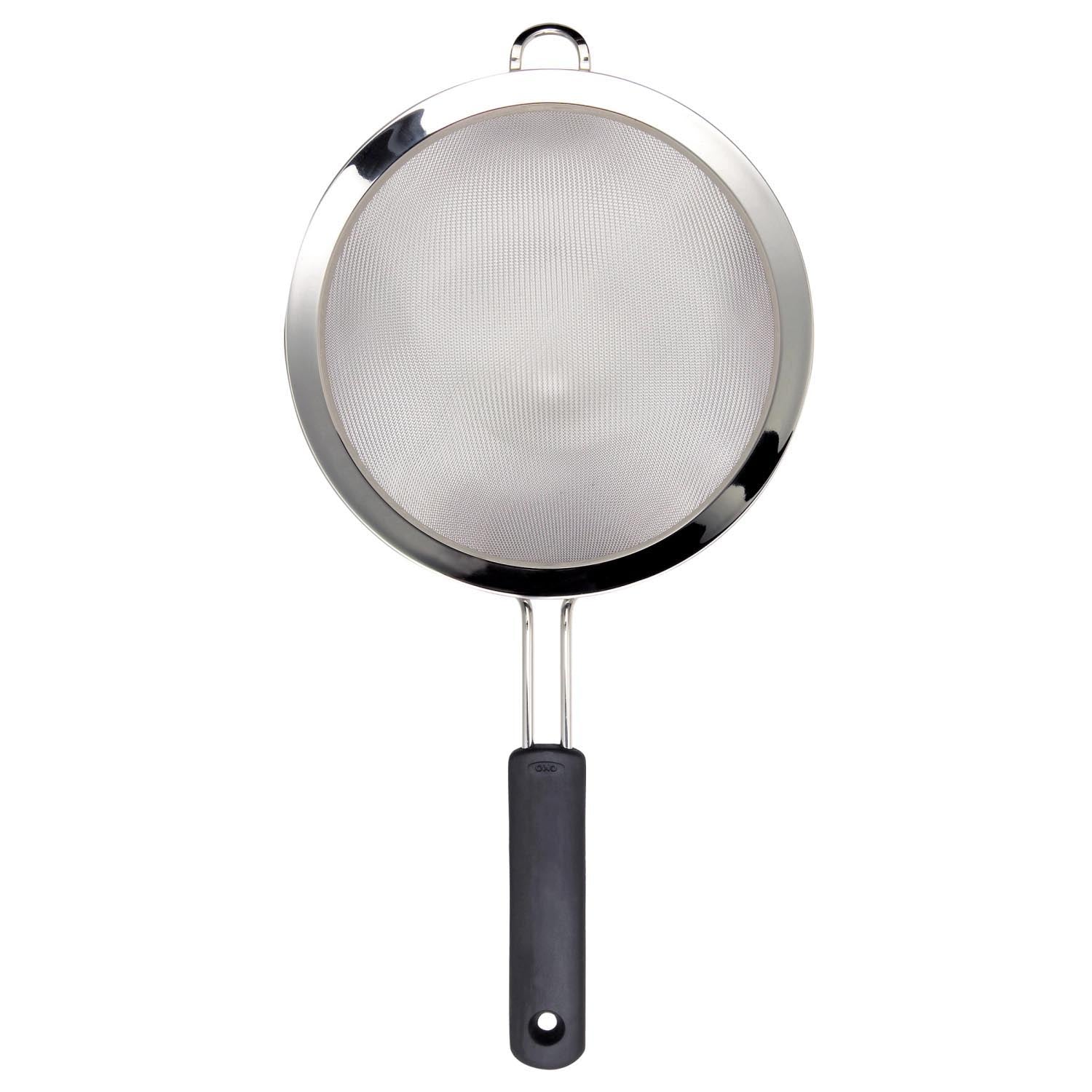 Good Grips Sieb 20cm in Schwarz präsentiert im Onlineshop von KAQTU Design AG. Küchenhelfer ist von OXO