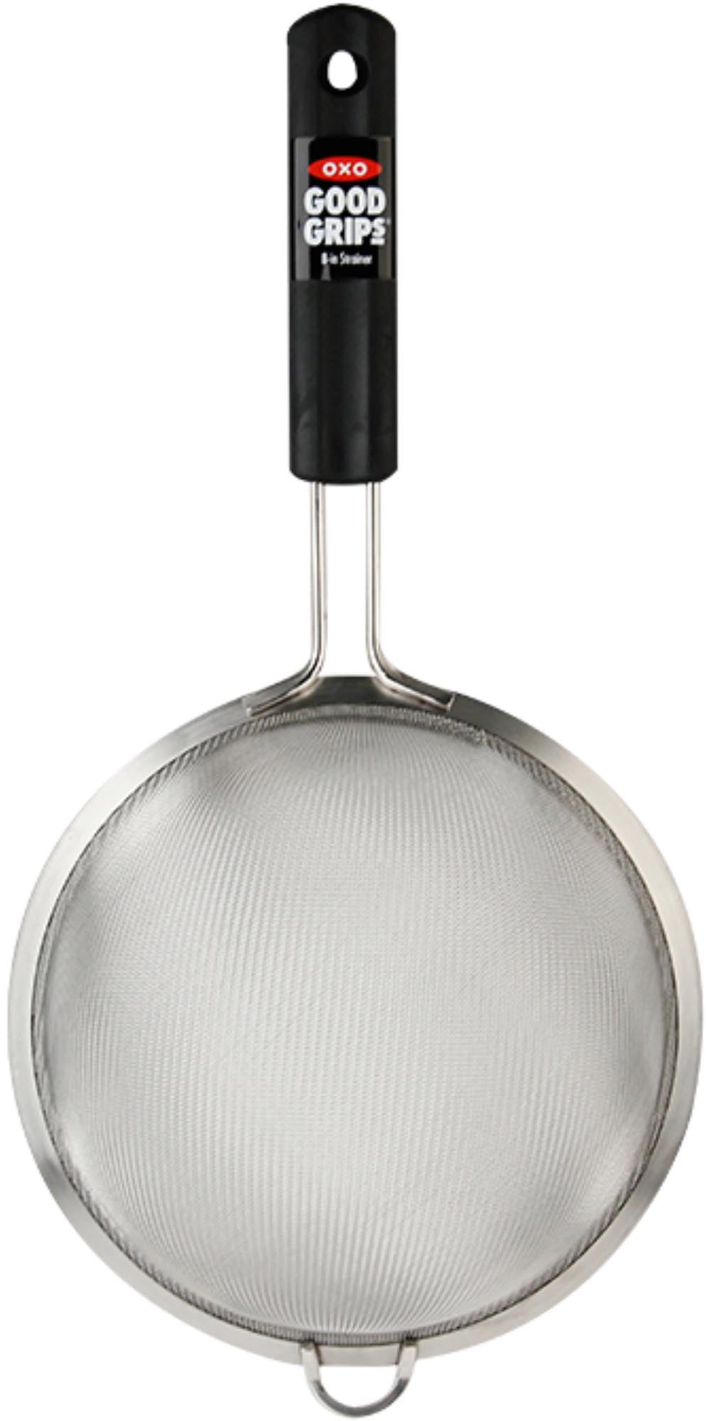 Das OXO Good Grips Sieb (20 cm) bietet komfortables Abseihen mit rutschfestem Griff und feinem Netz für präzises Arbeiten in der Küche.