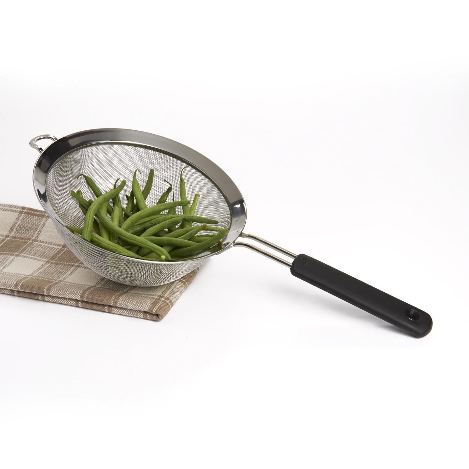 Das OXO Good Grips Sieb 20 cm überzeugt mit ergonomischem Griff, feinem Netz und rutschfester Handhabung für vielseitige Küchenaufgaben.