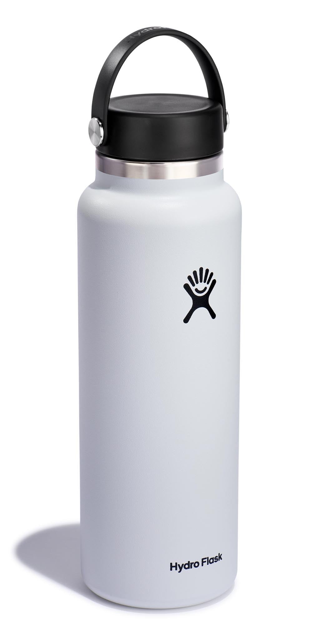 Weiße Hydro Flask Trinkflasche mit Wide Flex Deckel, 1180ml, ideal für unterwegs und umweltfreundlich, präsentiert von KAQTU Design AG.