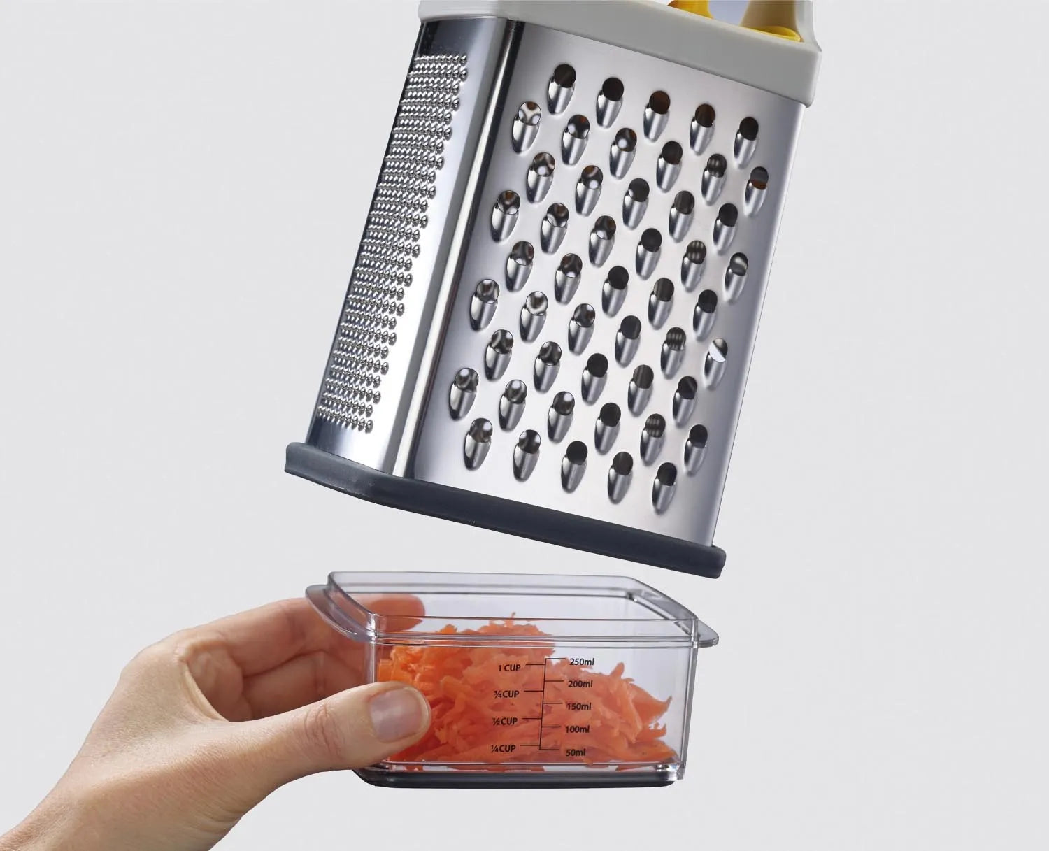 Multigriffreibe von Joseph Joseph mit ergonomischem Griff, ideal für präzises und vielseitiges Reiben von Lebensmitteln.