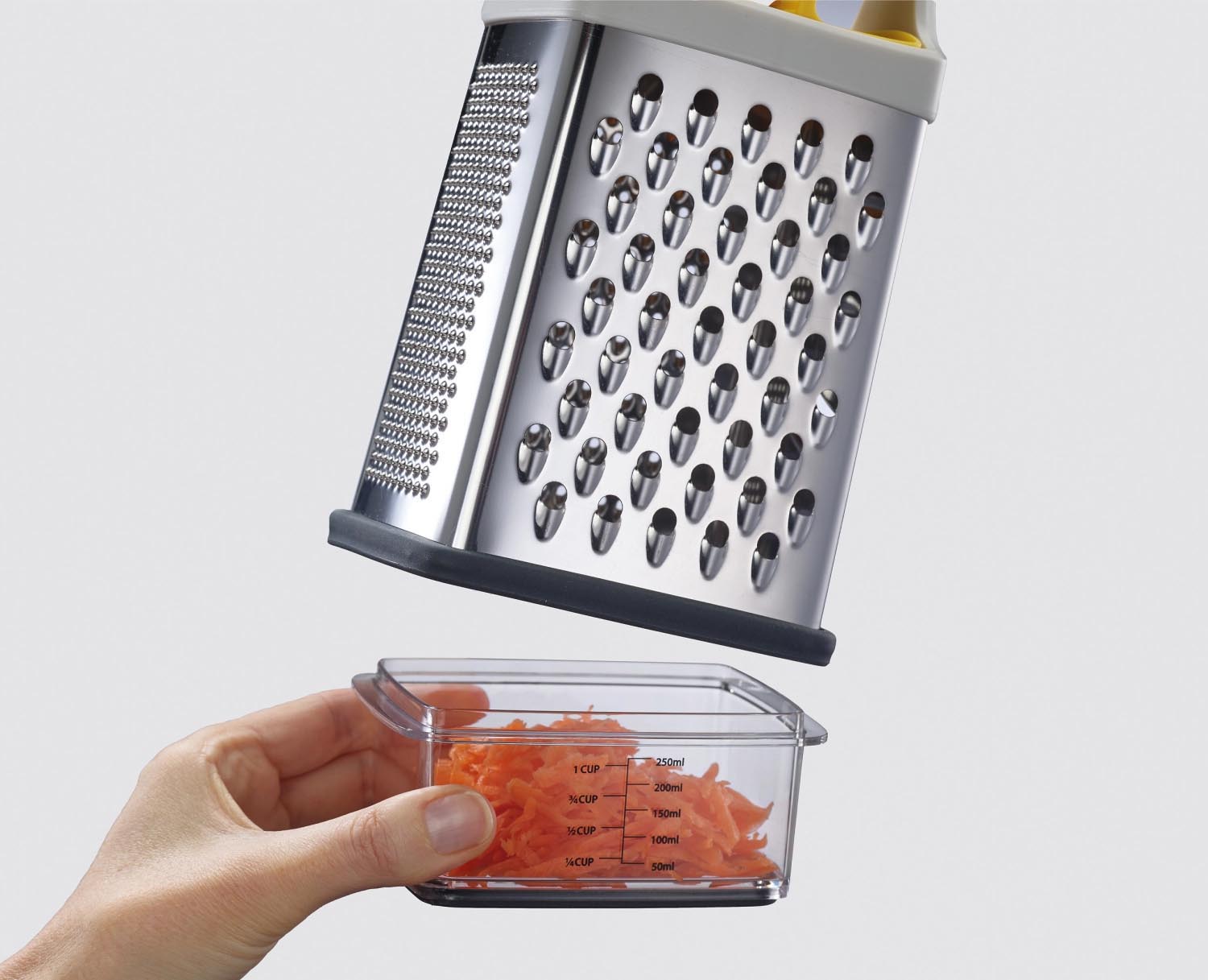 Multigriffreibe von Joseph Joseph mit ergonomischem Griff, ideal für präzises und vielseitiges Reiben von Lebensmitteln.