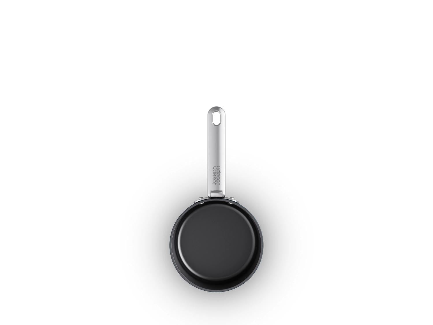 Platzsparende Stielkasserolle (15 cm) mit klappbarem Griff und Deckel, perfekt für kleine Küchen. Praktisch und vielseitig einsetzbar.