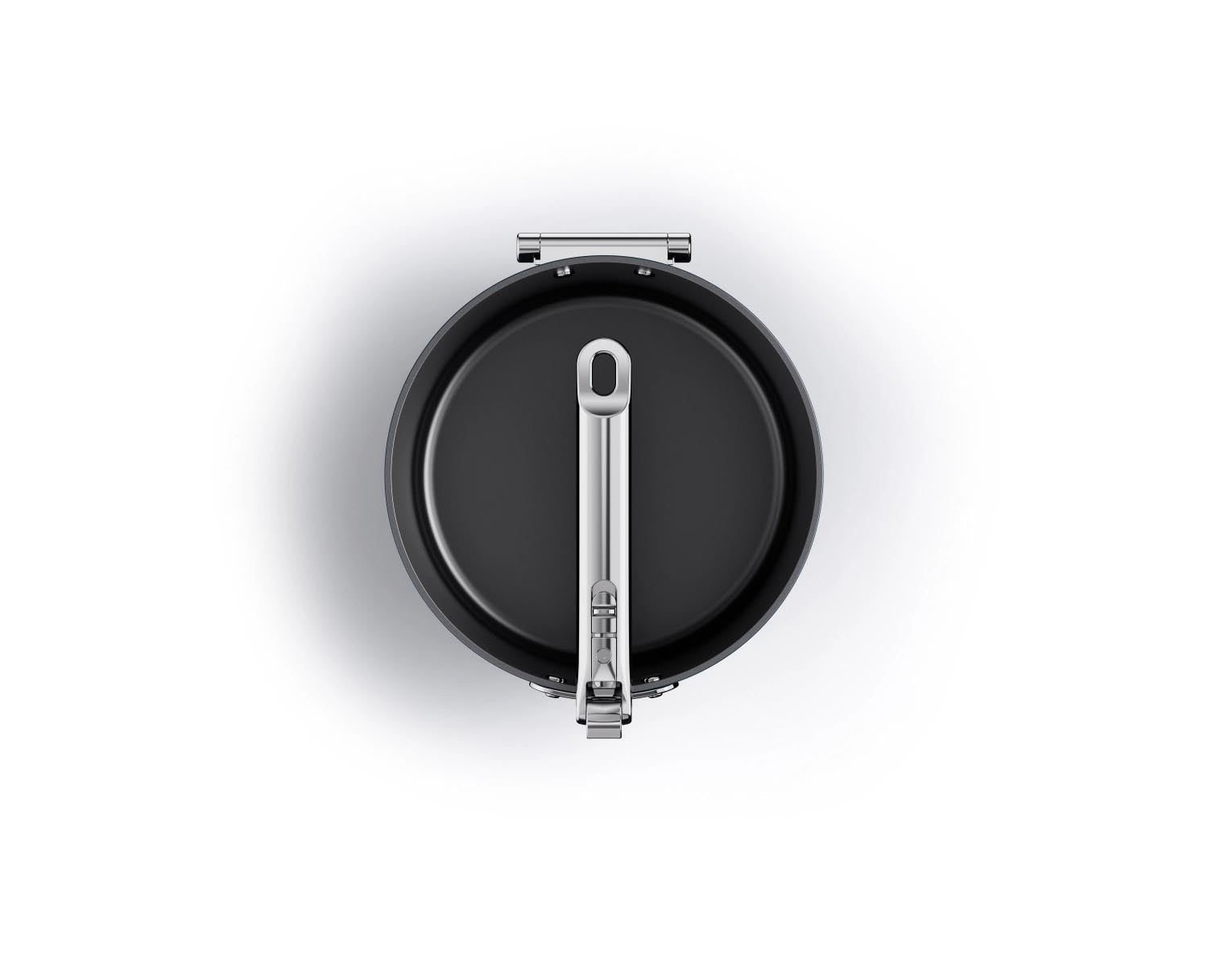 Praktische Stielkasserolle (23 cm) mit klappbarem Griff und Deckel von Joseph Joseph, ideal für platzsparendes und effizientes Kochen.