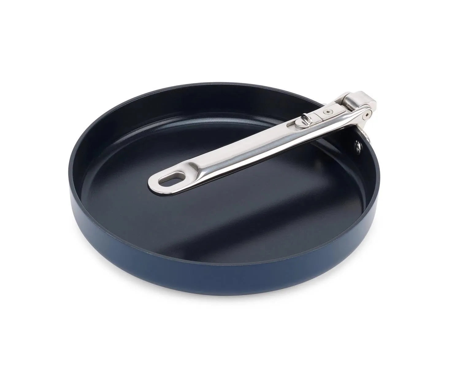 Space Bratpfanne D24cm klappbarer Griff in Silber präsentiert im Onlineshop von KAQTU Design AG. Bratpfanne ist von Joseph Joseph