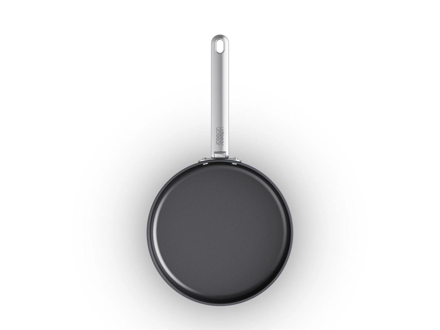Die Joseph Joseph Space Bratpfanne D24cm mit klappbarem Griff bietet platzsparendes Design für effizientes Kochen in kleinen Küchen.