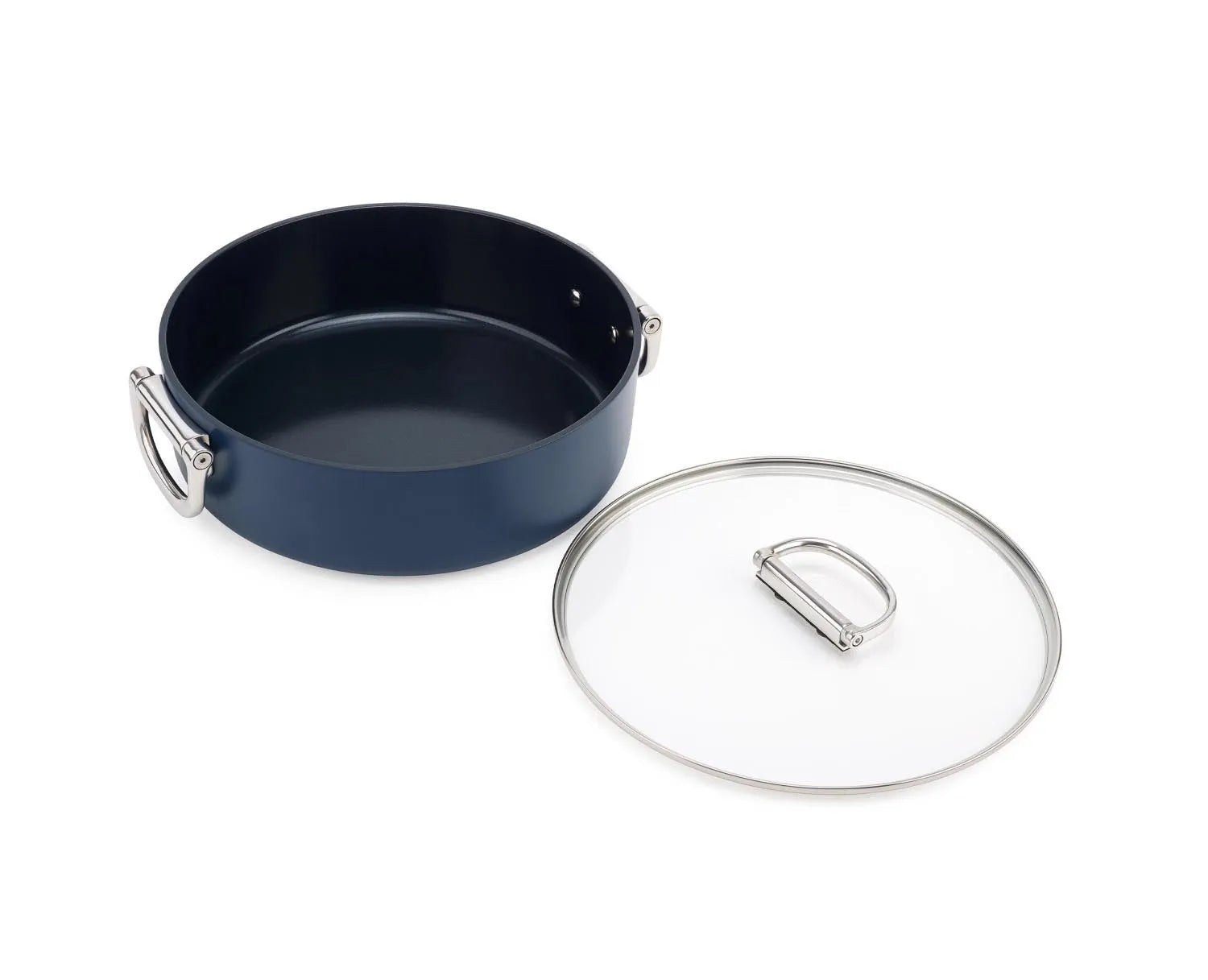 Kompakter Schmortopf mit klappbaren Griffen, ideal für platzsparendes Kochen. Perfekt für moderne Küchen.