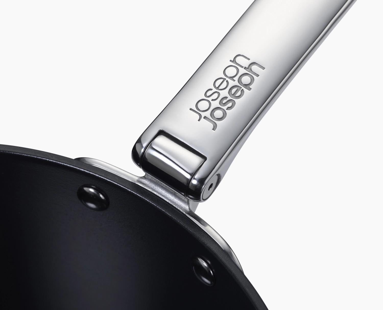 Joseph Joseph Space Wok, 32 cm, mit klappbaren Griffen für platzsparende Aufbewahrung und vielseitiges Kochen.
