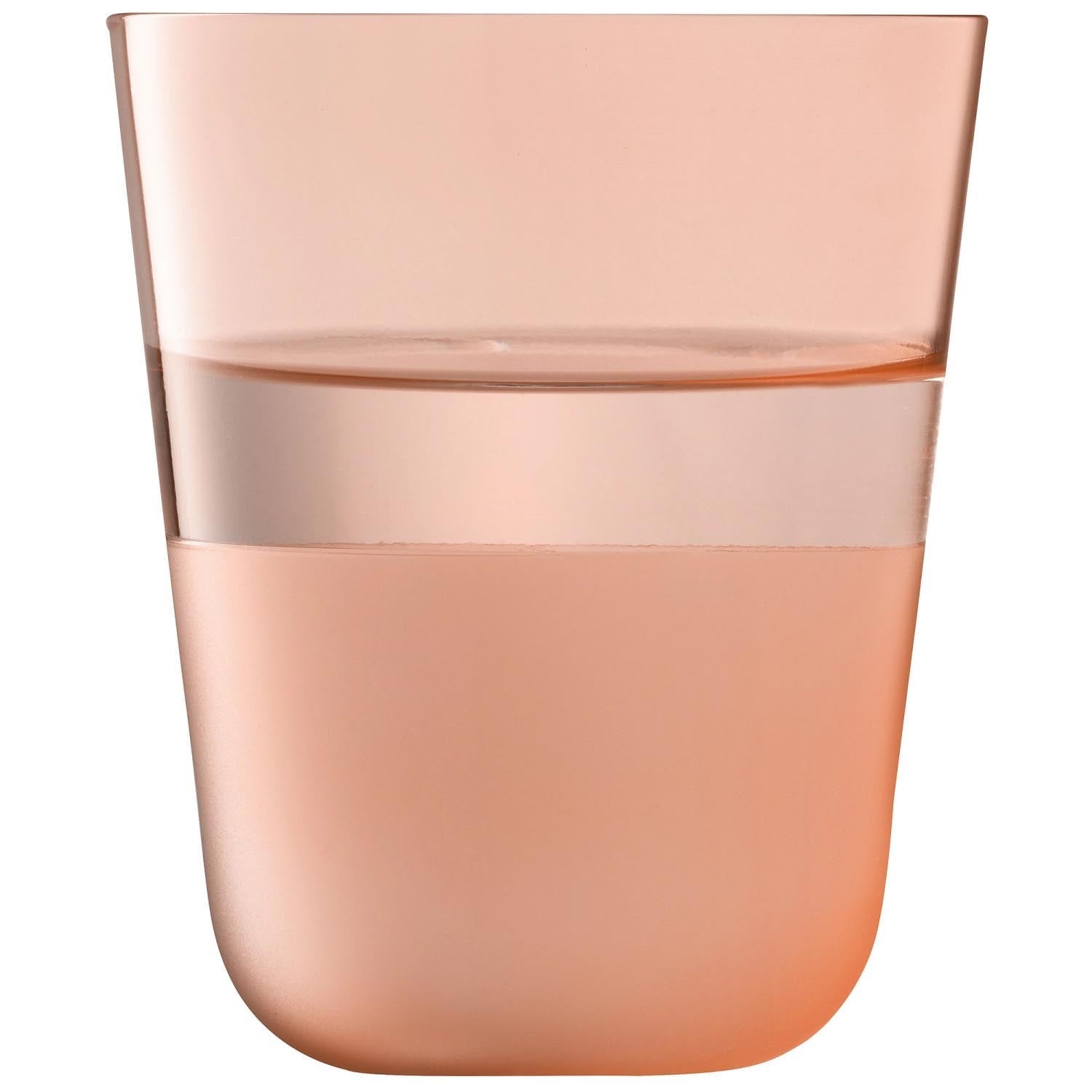 Set aus zwei stilvollen Trinkbechern von LSA, 380ml, in Korallenfarbe. Ideal für elegante Präsentation von Getränken.
