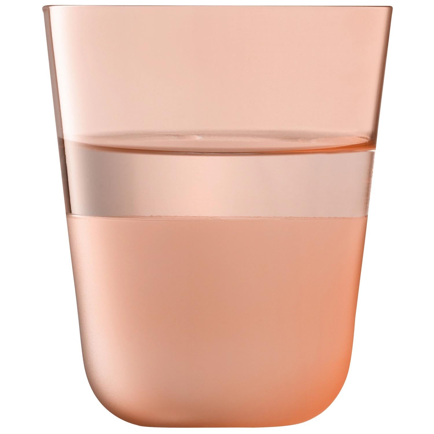 Set aus zwei stilvollen Trinkbechern von LSA, 380ml, in Korallenfarbe. Ideal für elegante Präsentation von Getränken.