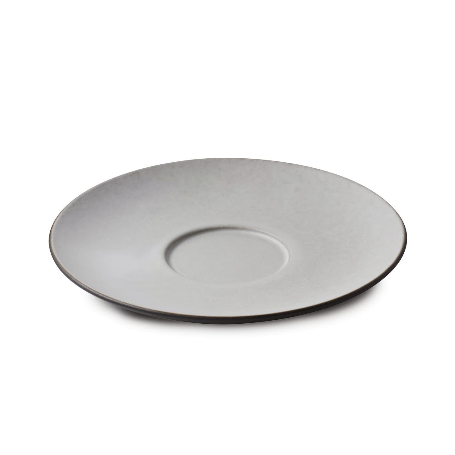 Equinoxe Espresso Untertasse D13cm H1.3cm pfeffer in Silber präsentiert im Onlineshop von KAQTU Design AG. Espressotassen ist von Revol