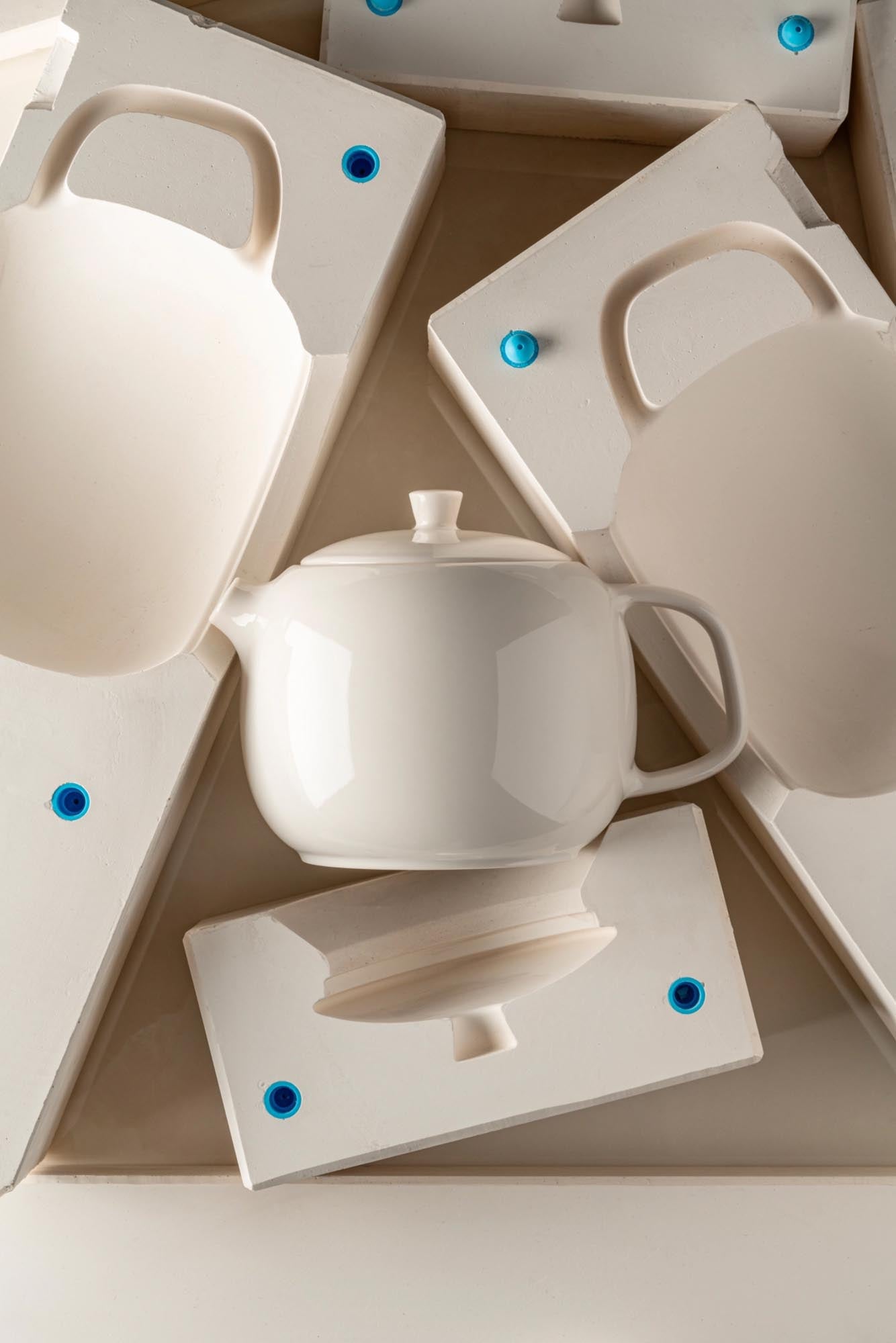 Stilvolle Untertasse aus hochwertigem Alabaster-Porzellan, 16 cm breit, 2,2 cm hoch, perfekt für Tee, von Revol.