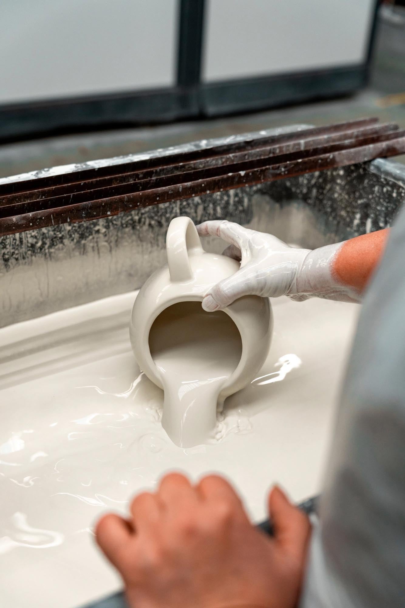 Stilvolle Untertasse aus hochwertigem Alabaster-Porzellan, 16 cm breit, 2,2 cm hoch, perfekt für Tee, von Revol.